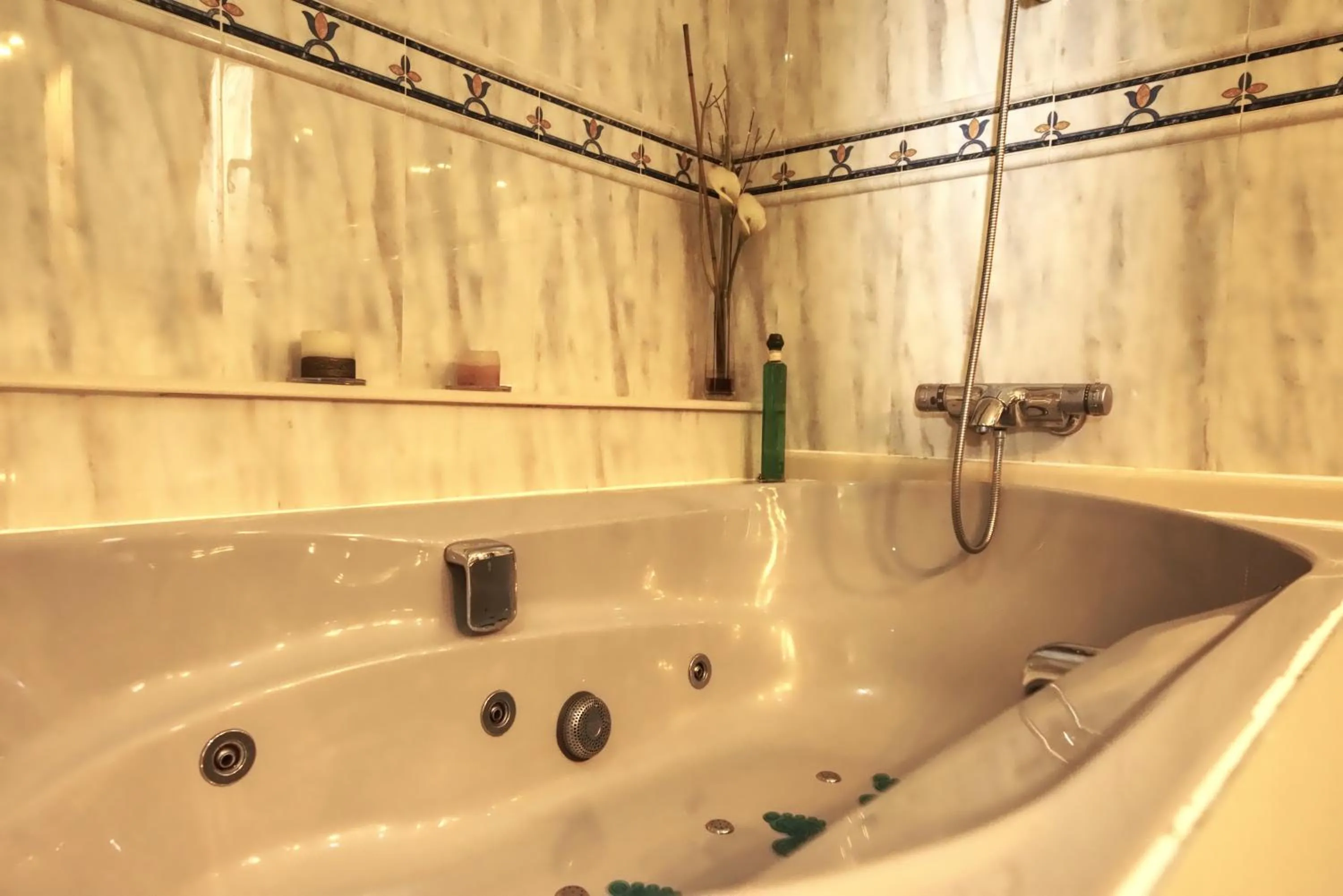 Hot Tub in Hotel La Colina