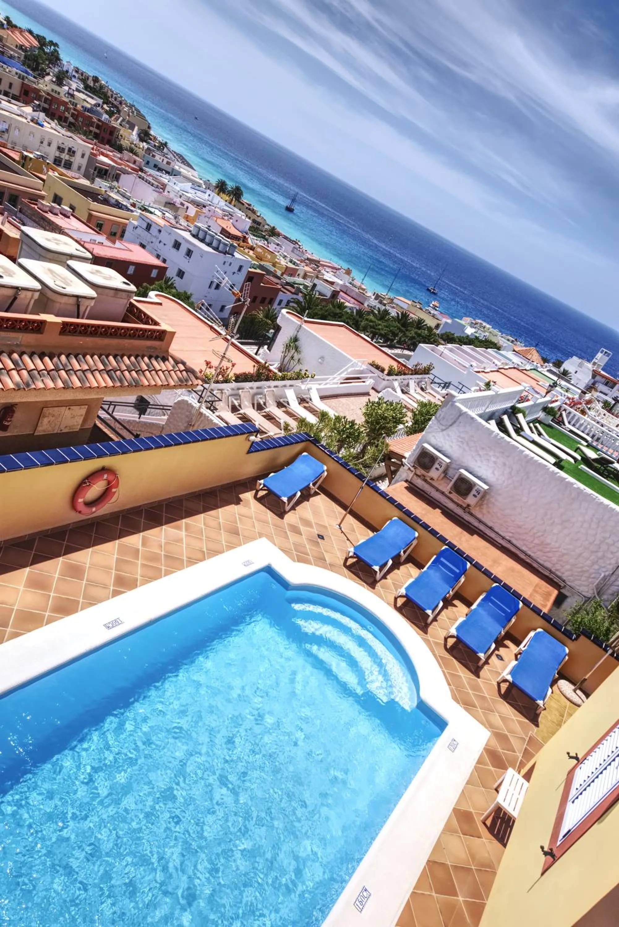 Swimming pool in Hotel La Colina