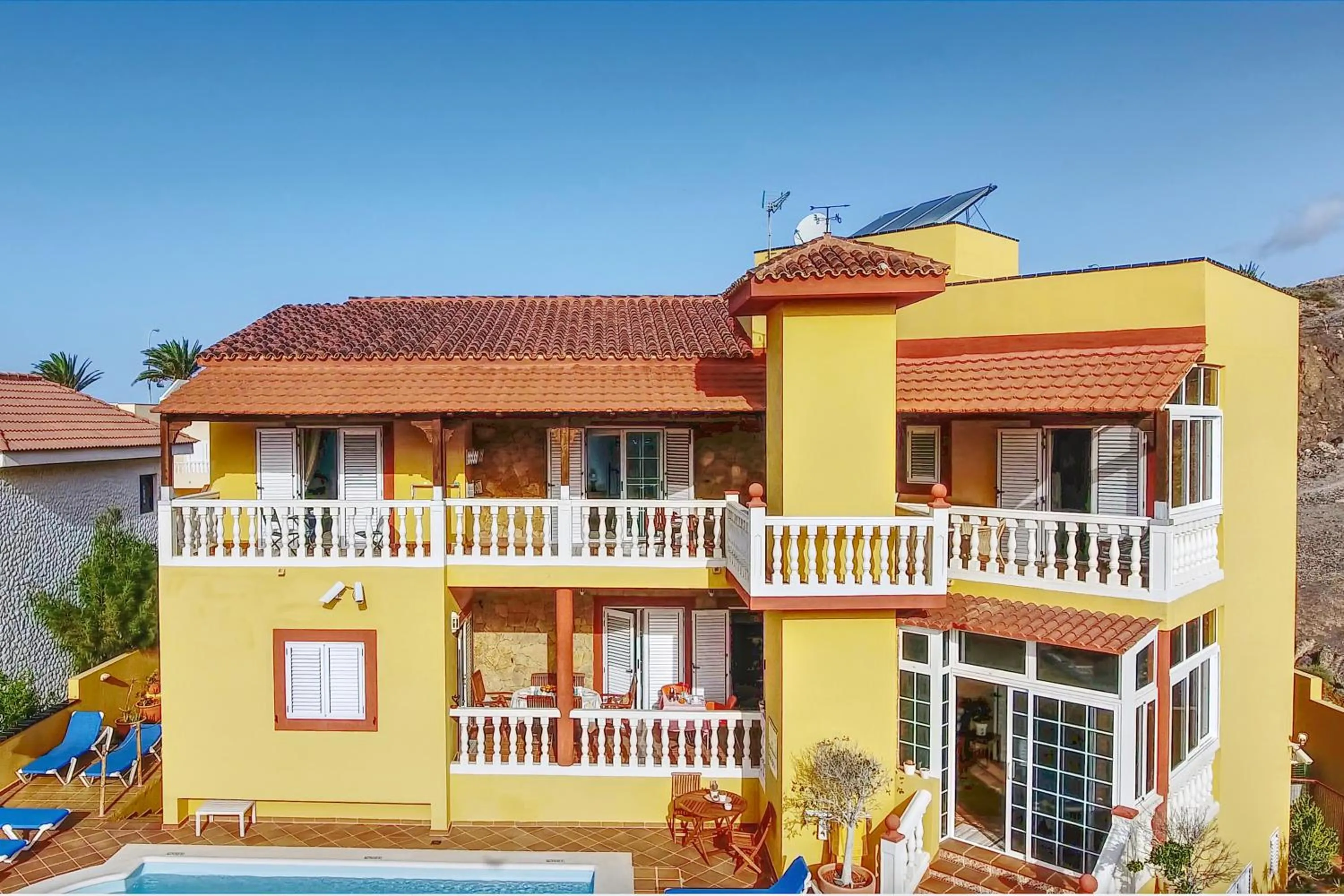 Property building in Hotel La Colina