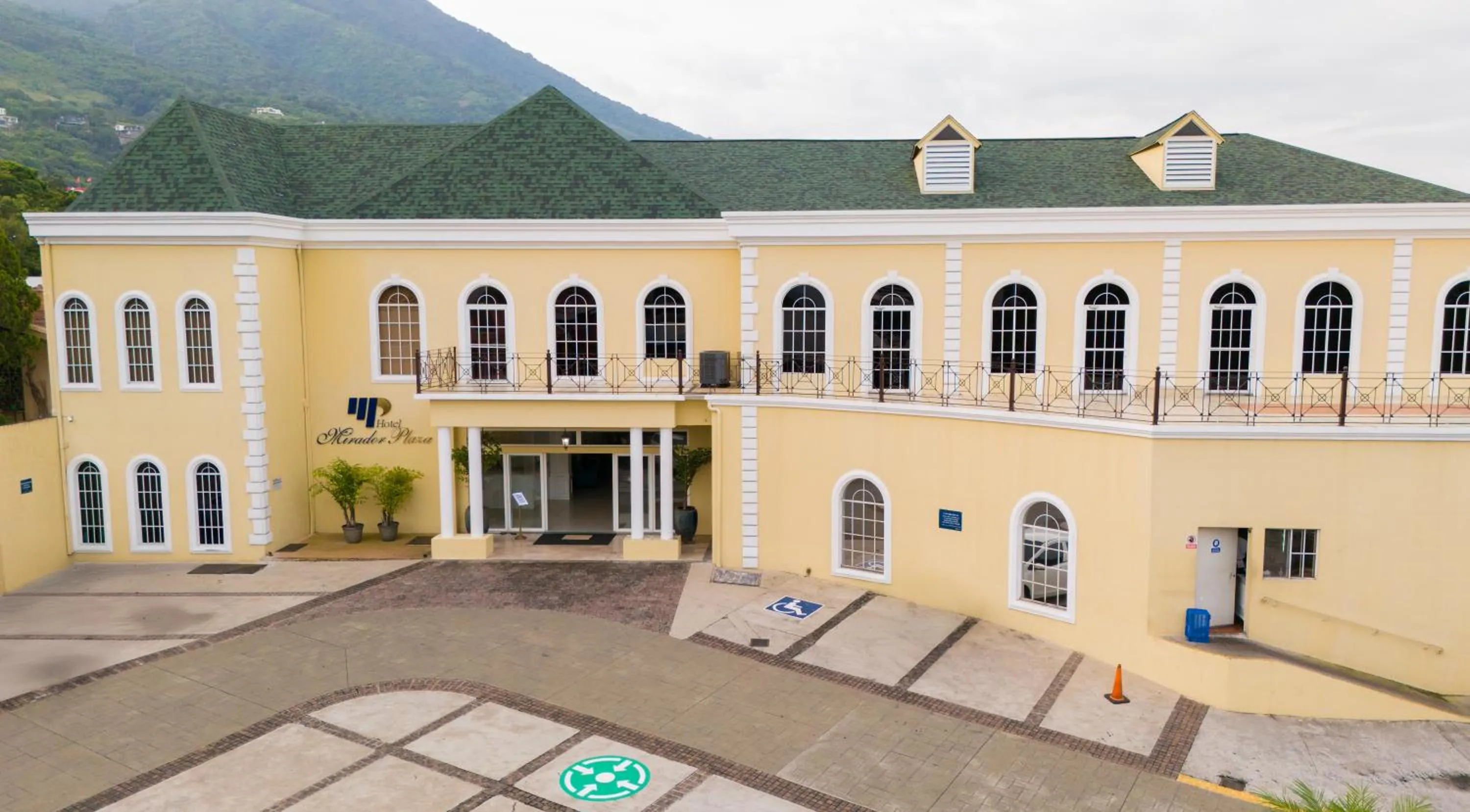 Property building in Hotel Mirador Plaza