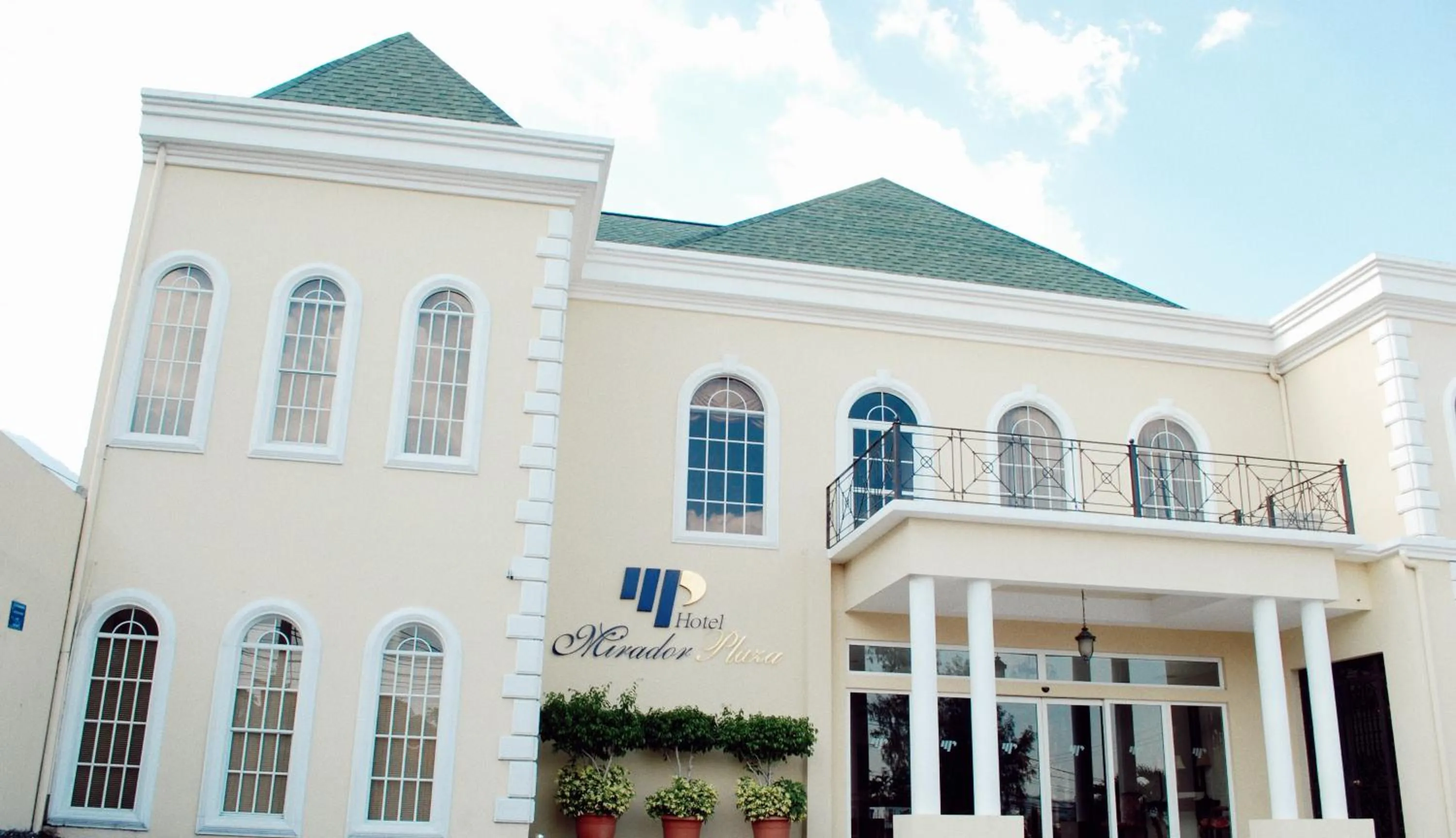 Property building in Hotel Mirador Plaza