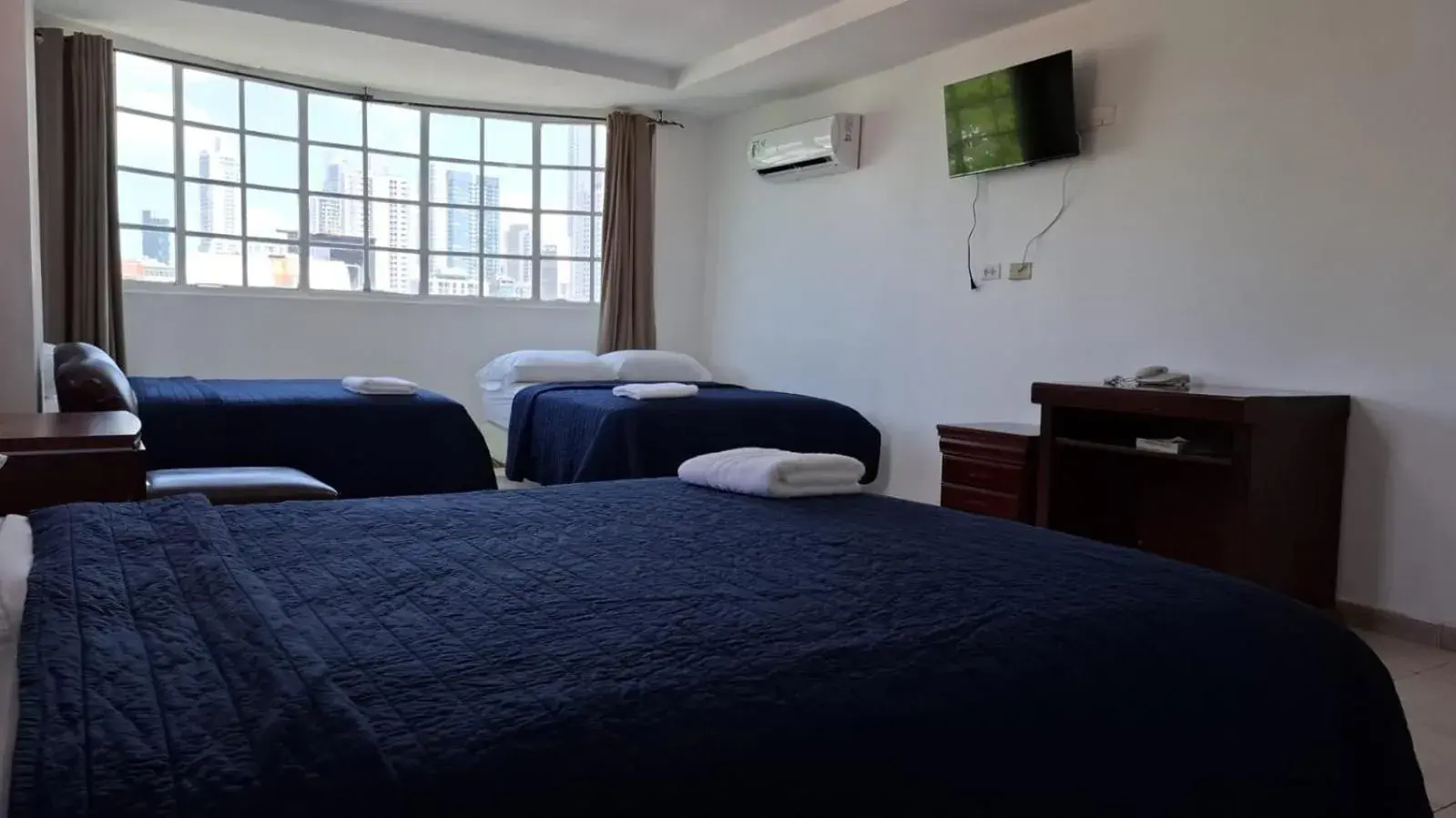 Triple Room in Discovery Triple Room in Discovery