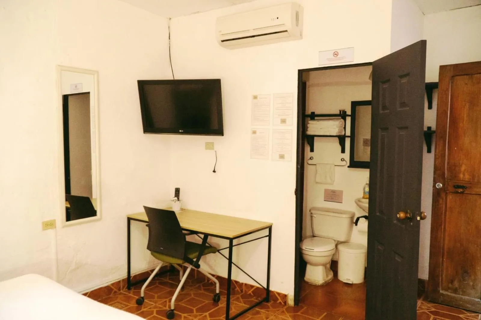 Bathroom in La Casa de Mamapán Hotel Colonial Ahuachapan