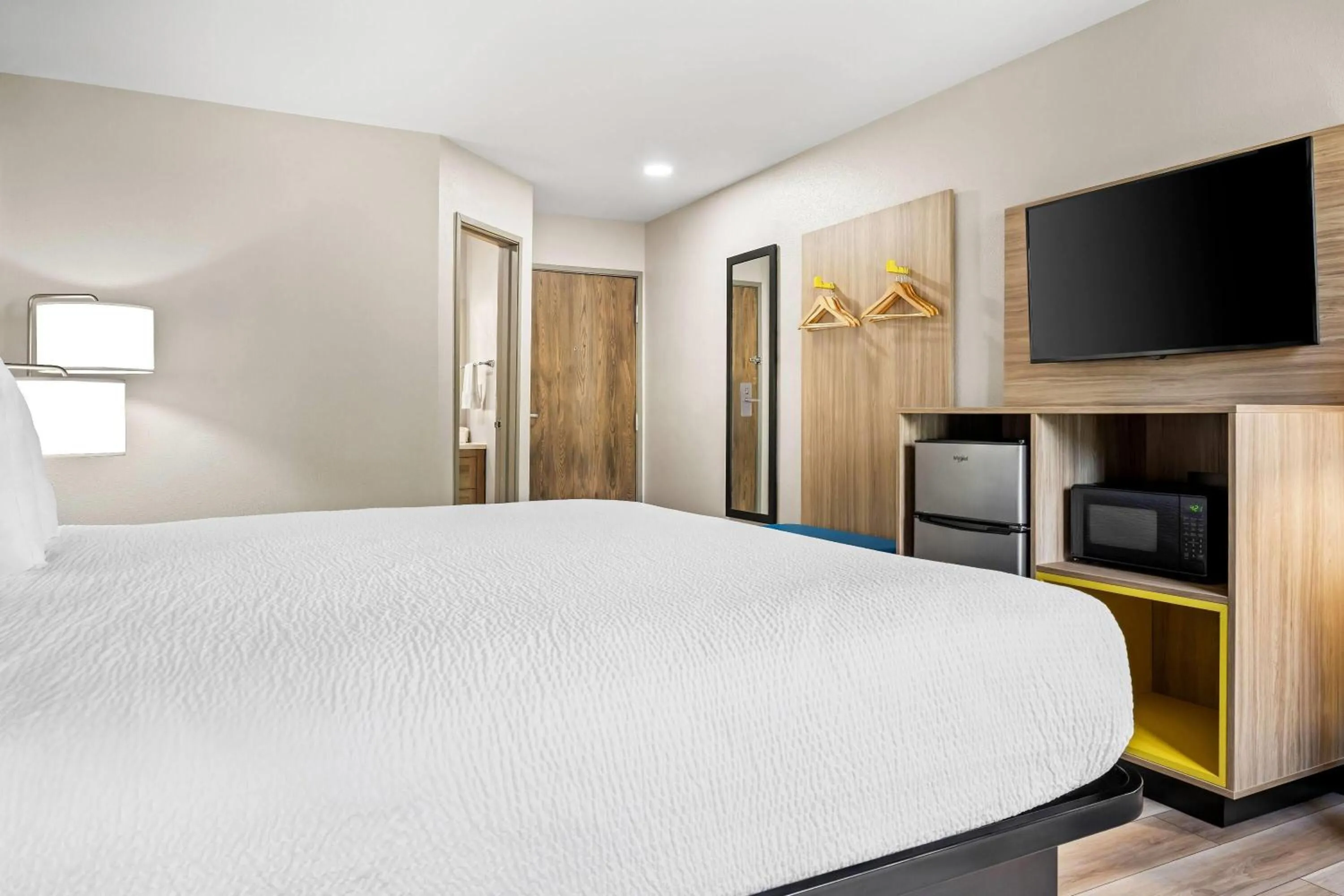 Bed in Days Inn by Wyndham Billings