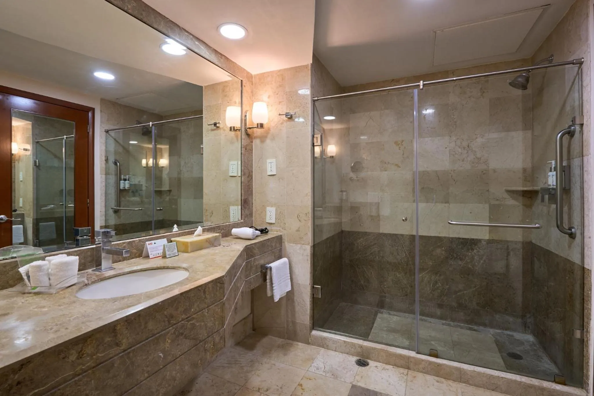 Bathroom in Holiday Inn Tuxtla Gutierrez by IHG