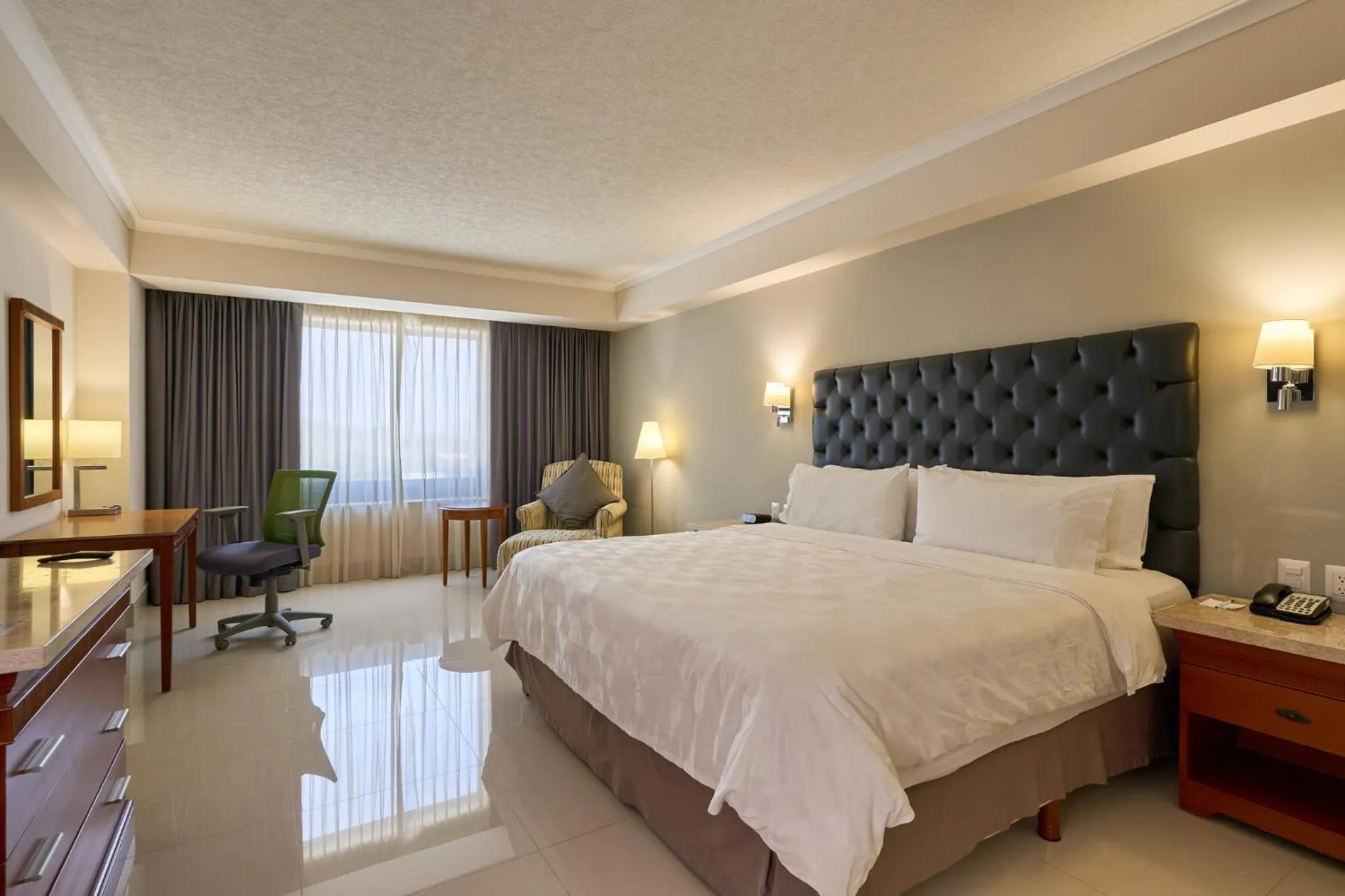 Photo of the whole room, Bed in Holiday Inn Tuxtla Gutierrez by IHG