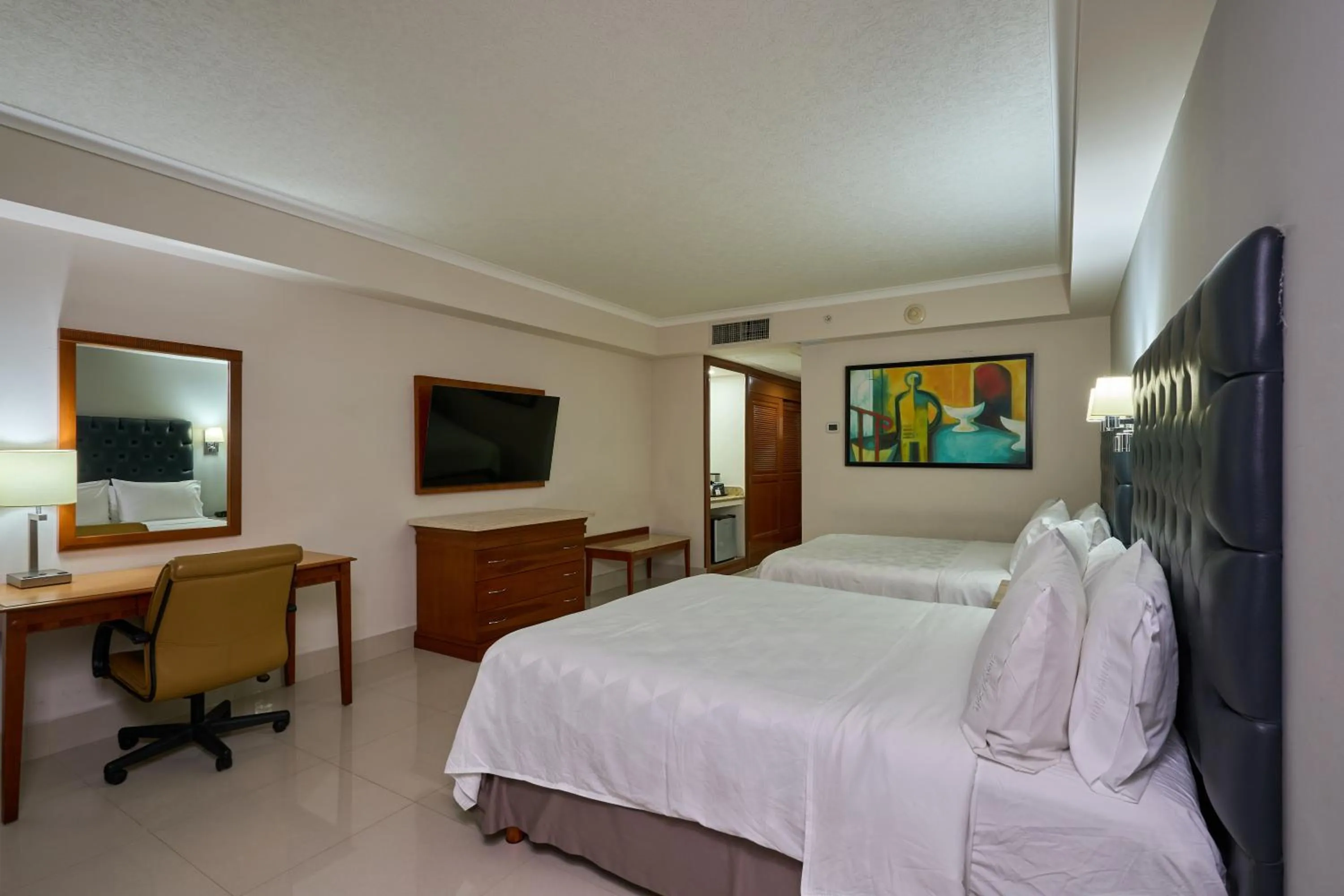 Photo of the whole room, Bed in Holiday Inn Tuxtla Gutierrez by IHG