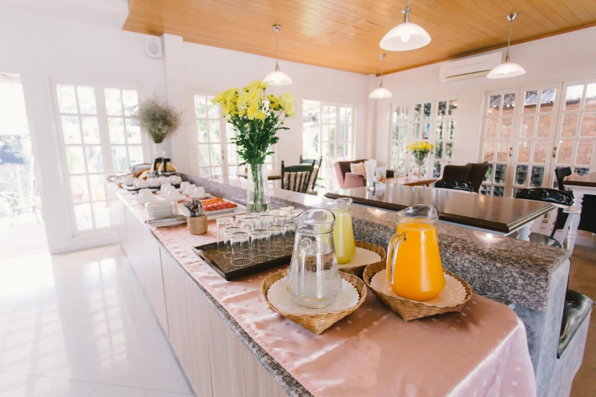 Food and drinks in Royal Princess City Lamphun Hotel