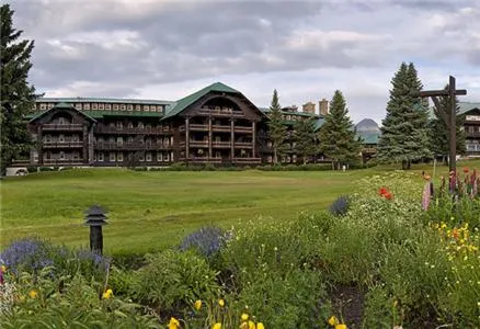Facade/entrance in Glacier Park Lodge