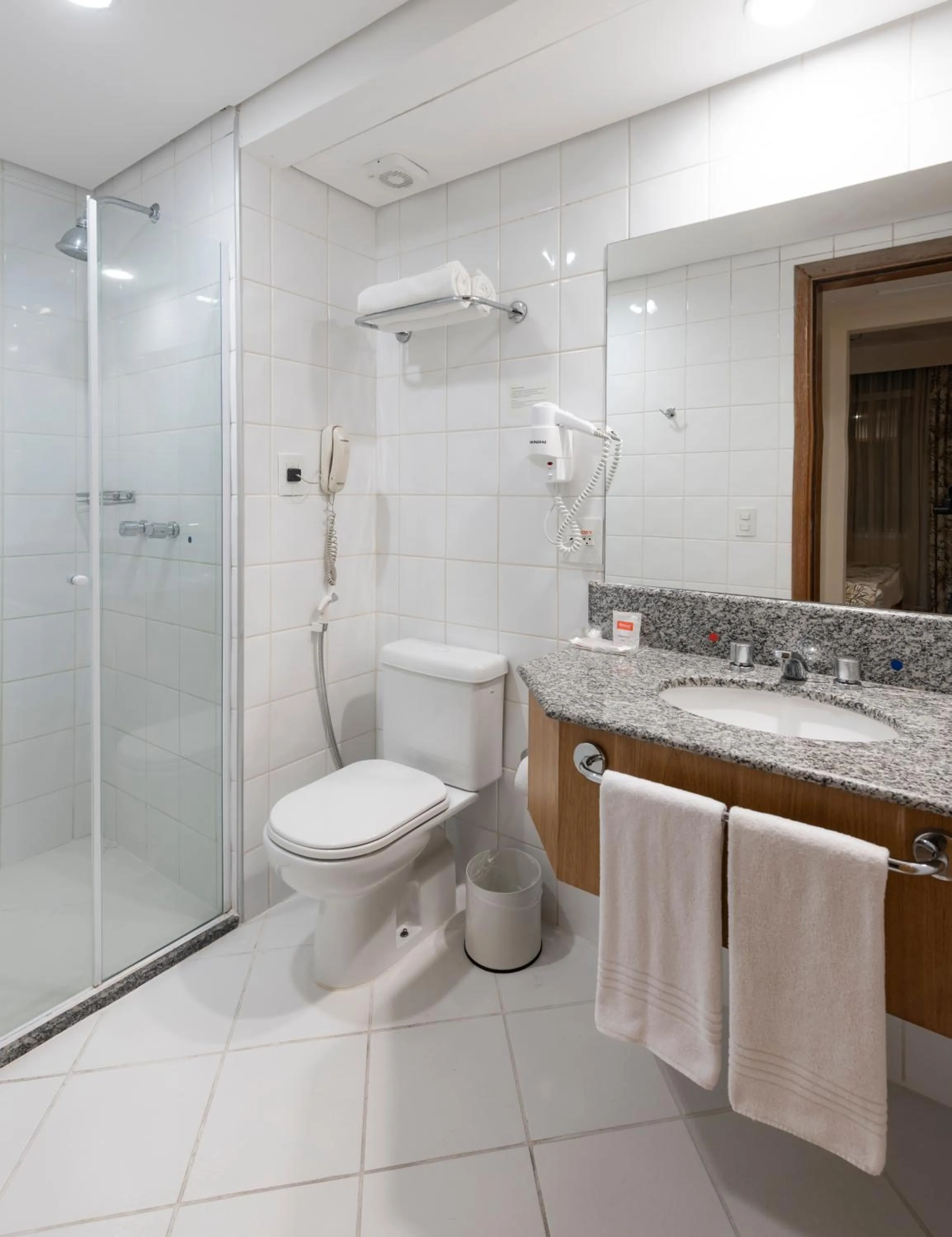 Shower in Monreale Plus São José dos Campos