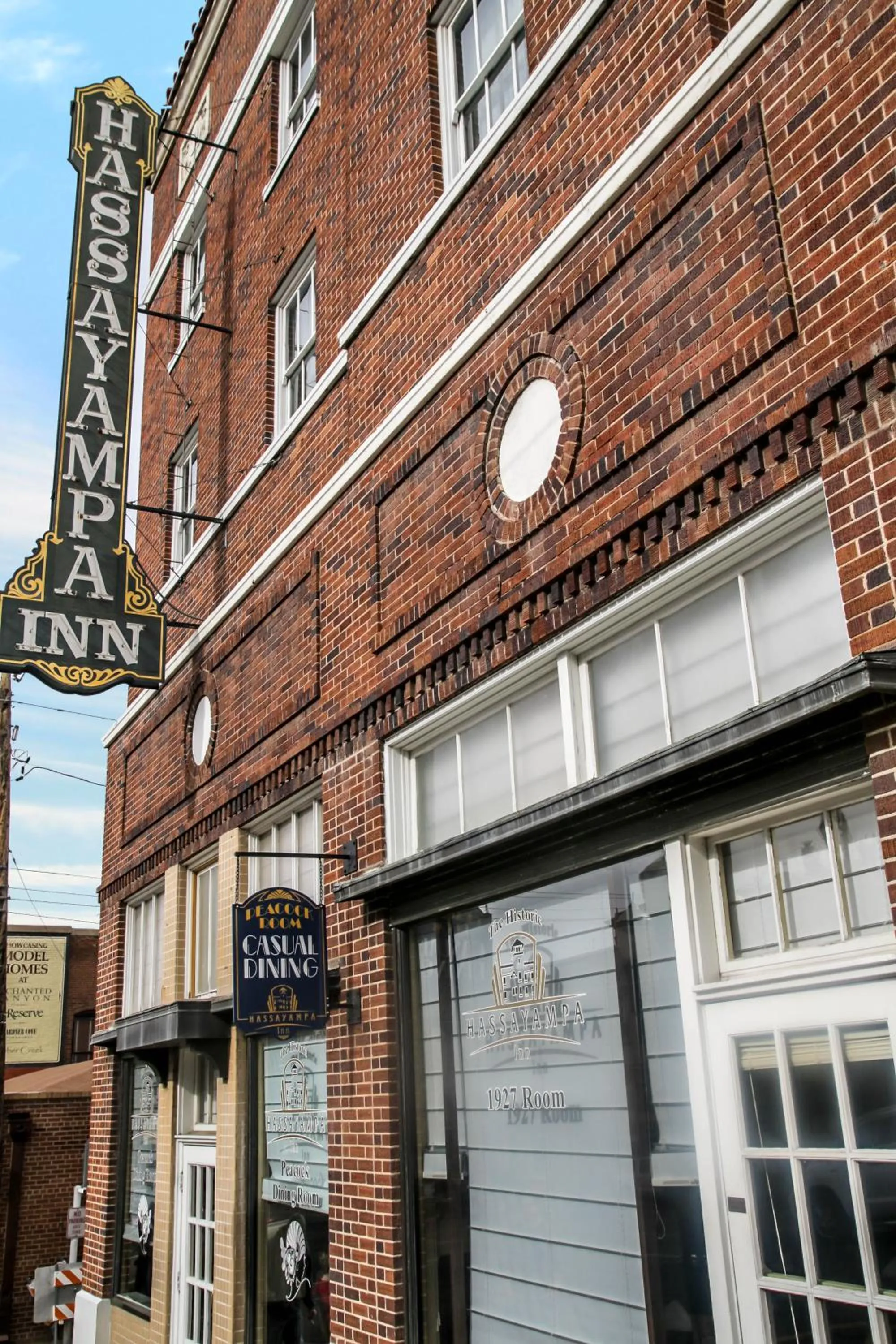 Facade/entrance in Hassayampa Inn