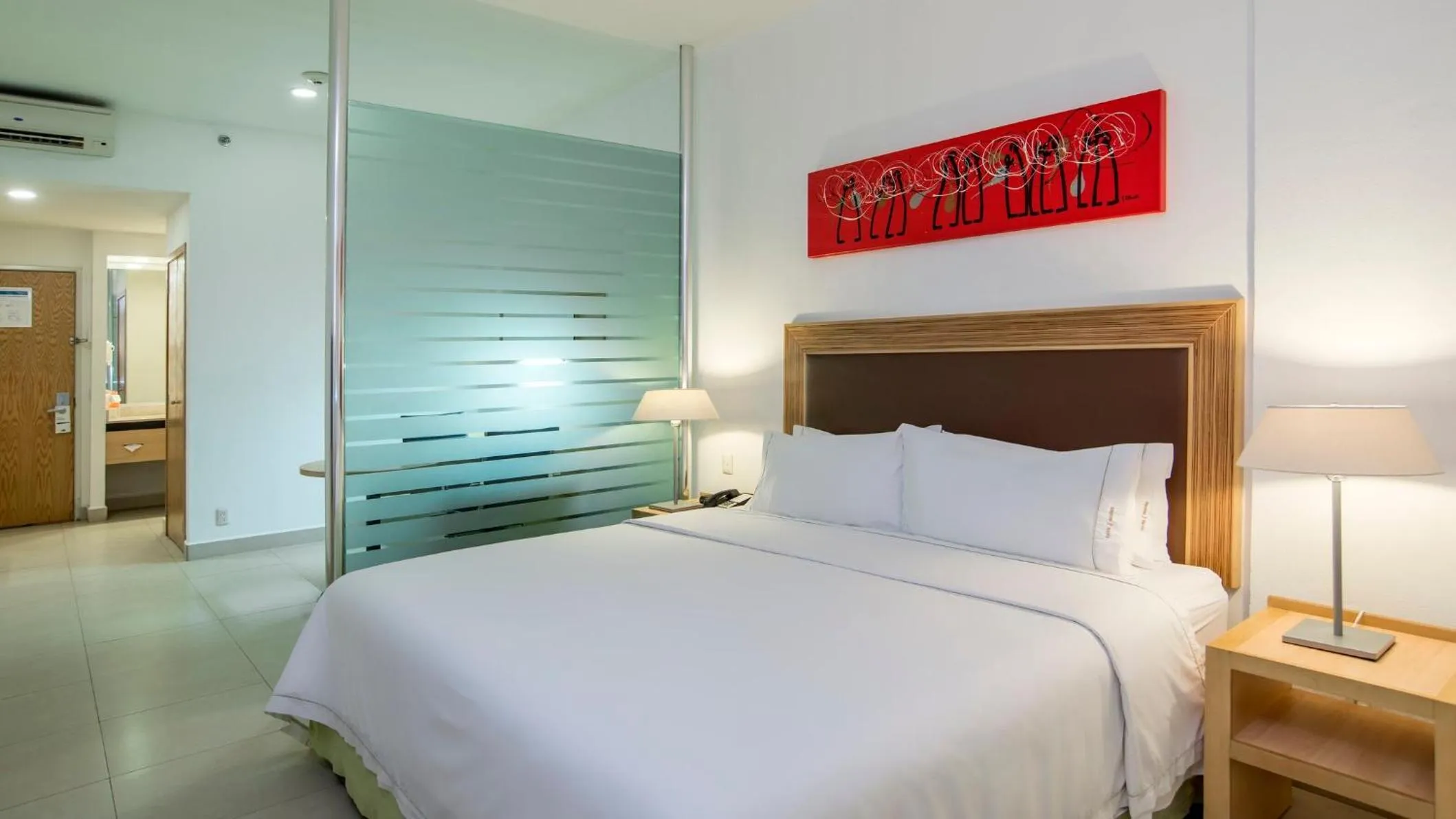 Photo of the whole room, Bed in Holiday Inn Express Manzanillo by IHG