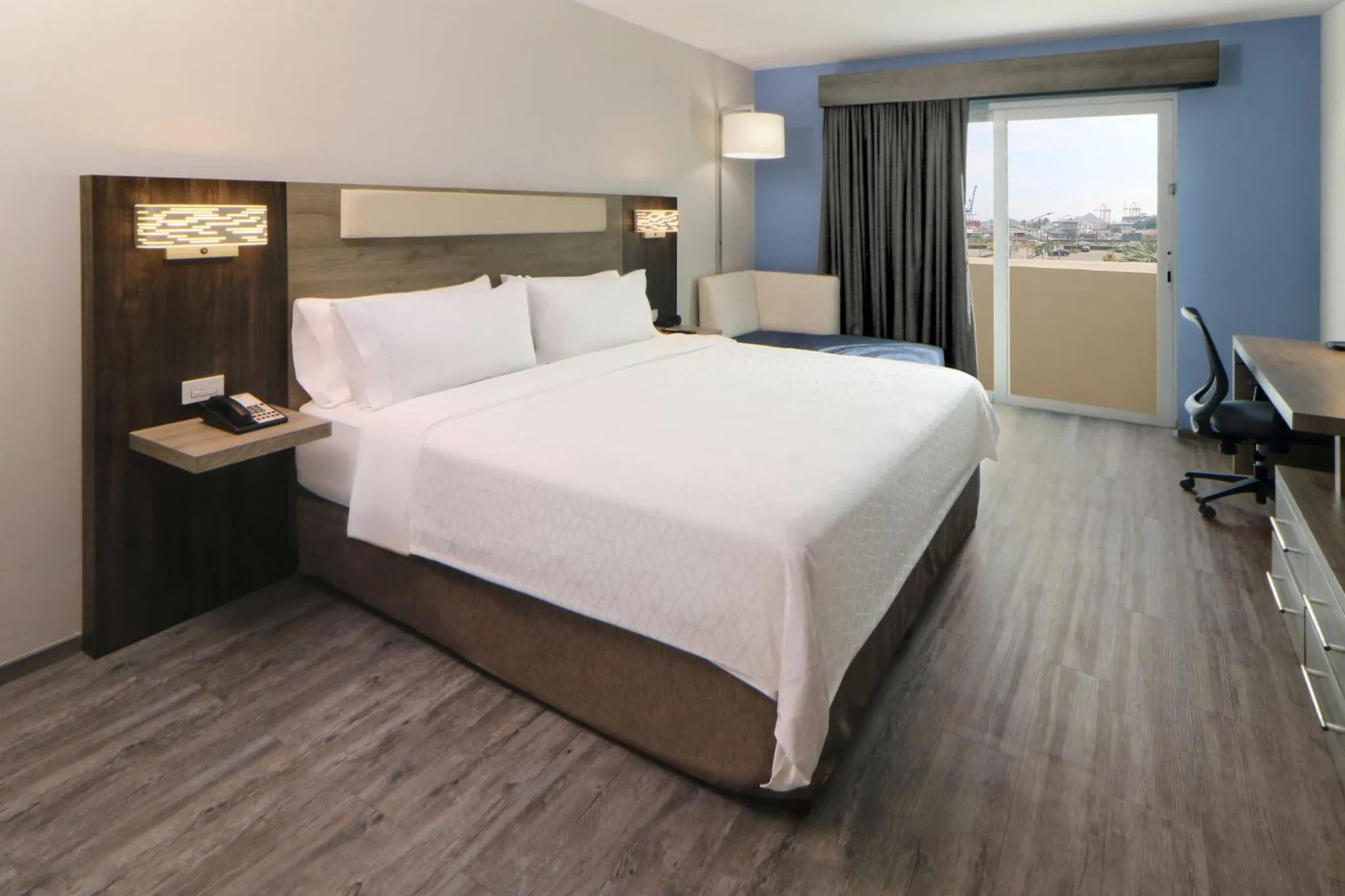 Photo of the whole room, Bed in Holiday Inn Express Manzanillo by IHG