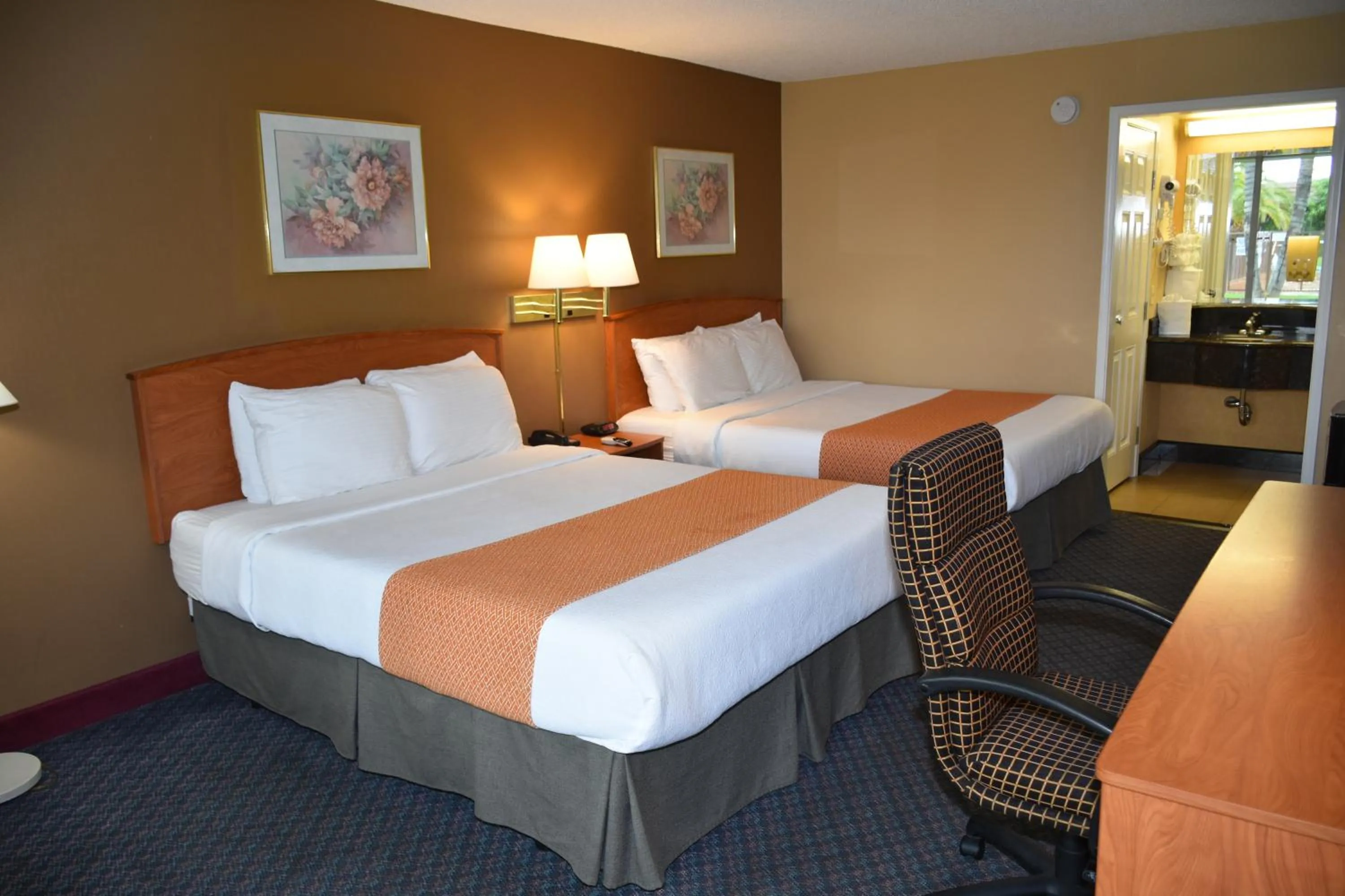 Bed in Ontario Airport Inn