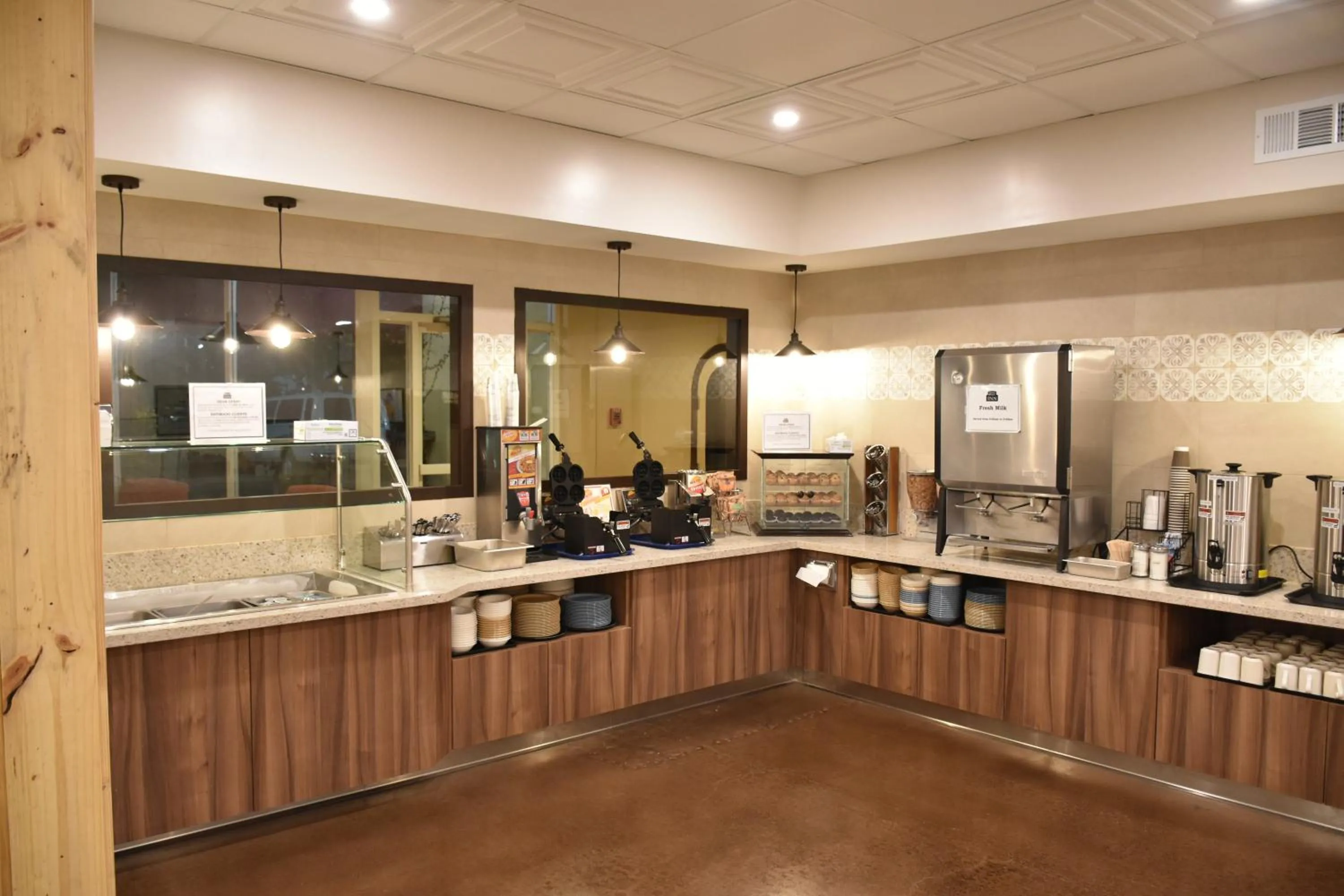 Breakfast in Ontario Airport Inn