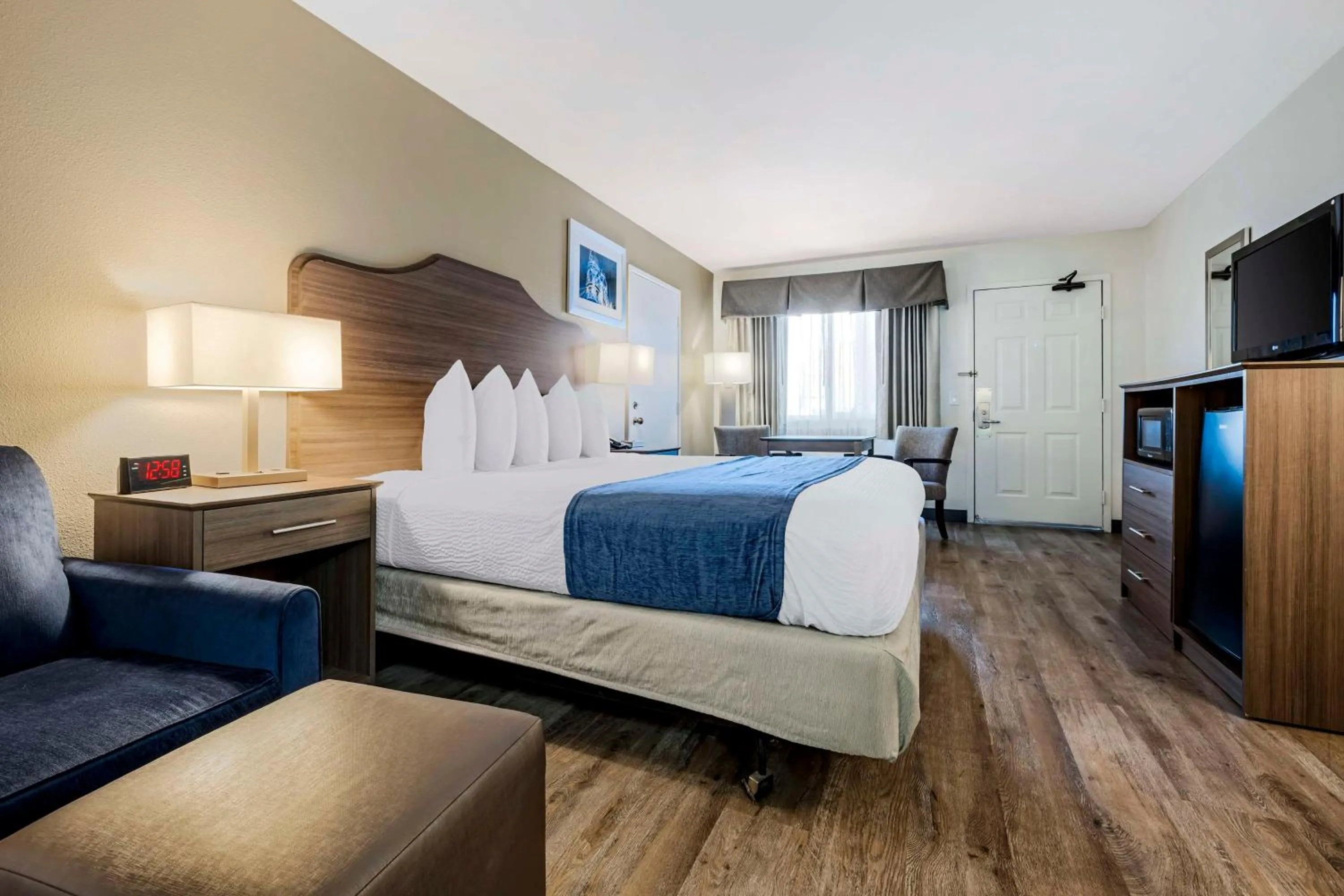 Bedroom, Bed in Best Western Santee Lodge