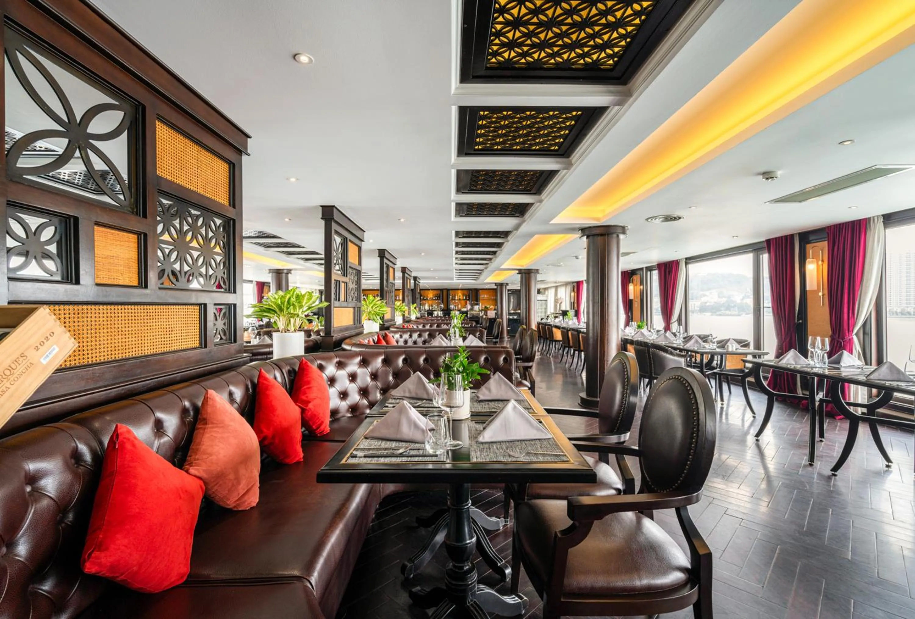 Restaurant/places to eat in Ambassador Cruise Halong Bay