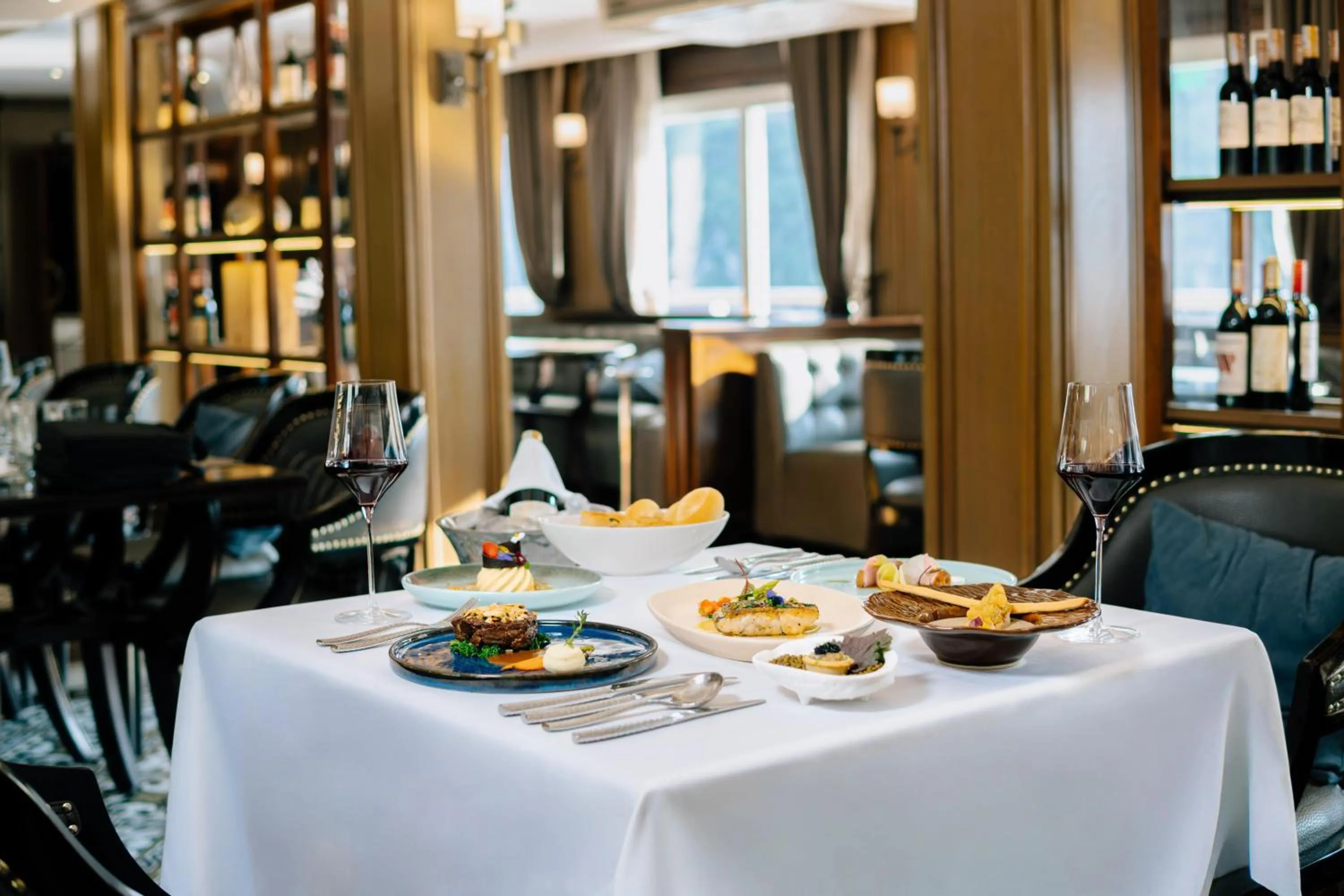 Food and drinks in Ambassador Cruise Halong Bay