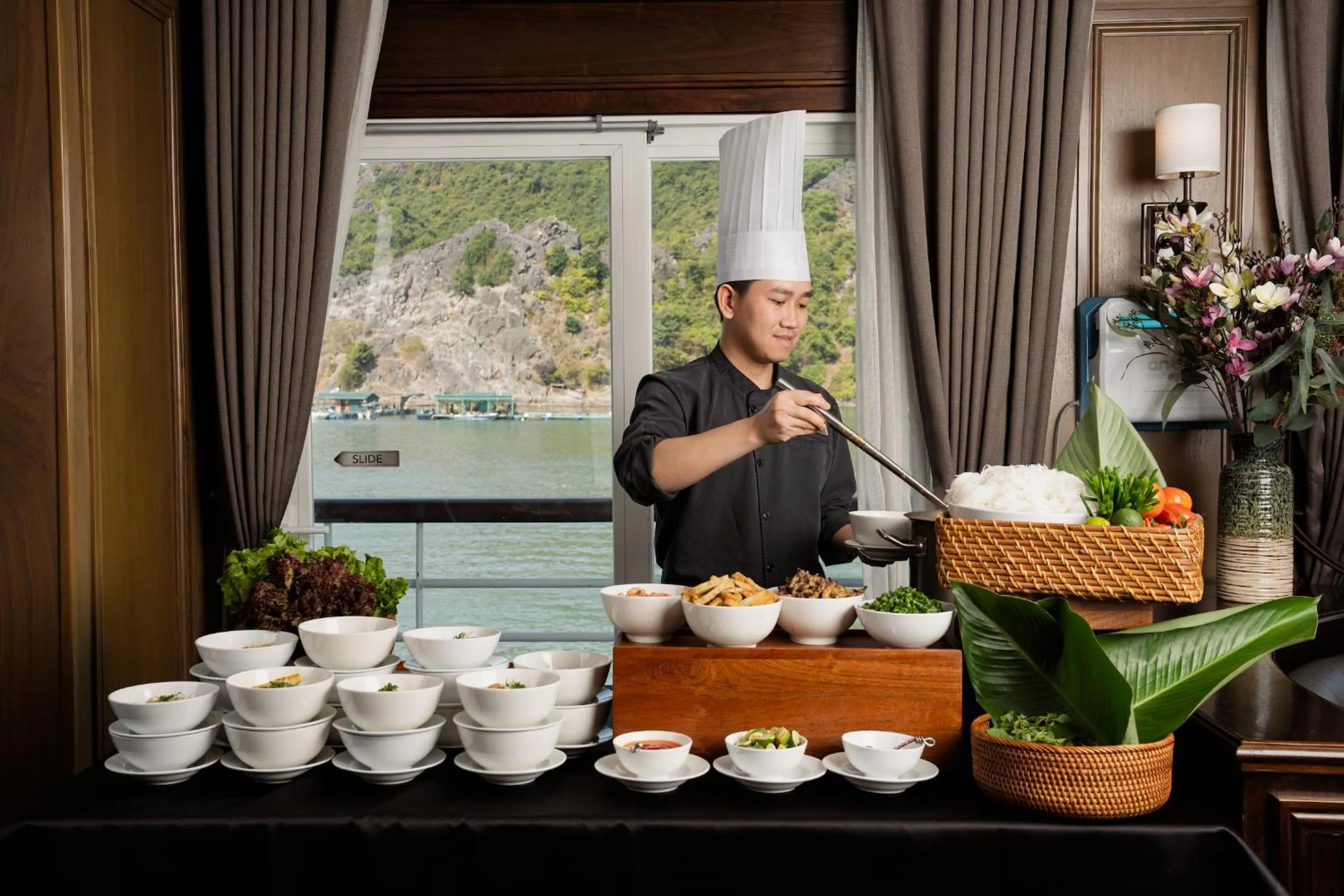 Restaurant/places to eat in Ambassador Cruise Halong Bay