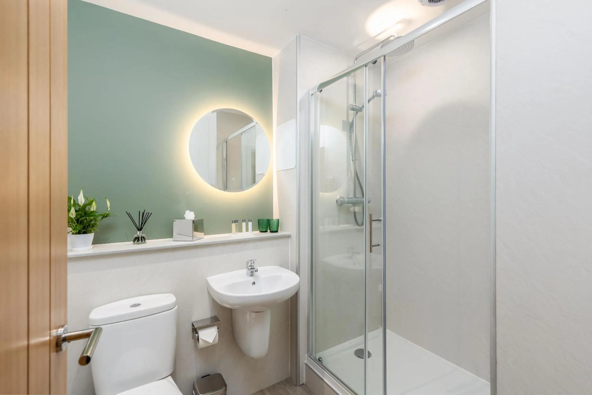 Shower in Sella Park Country House Hotel