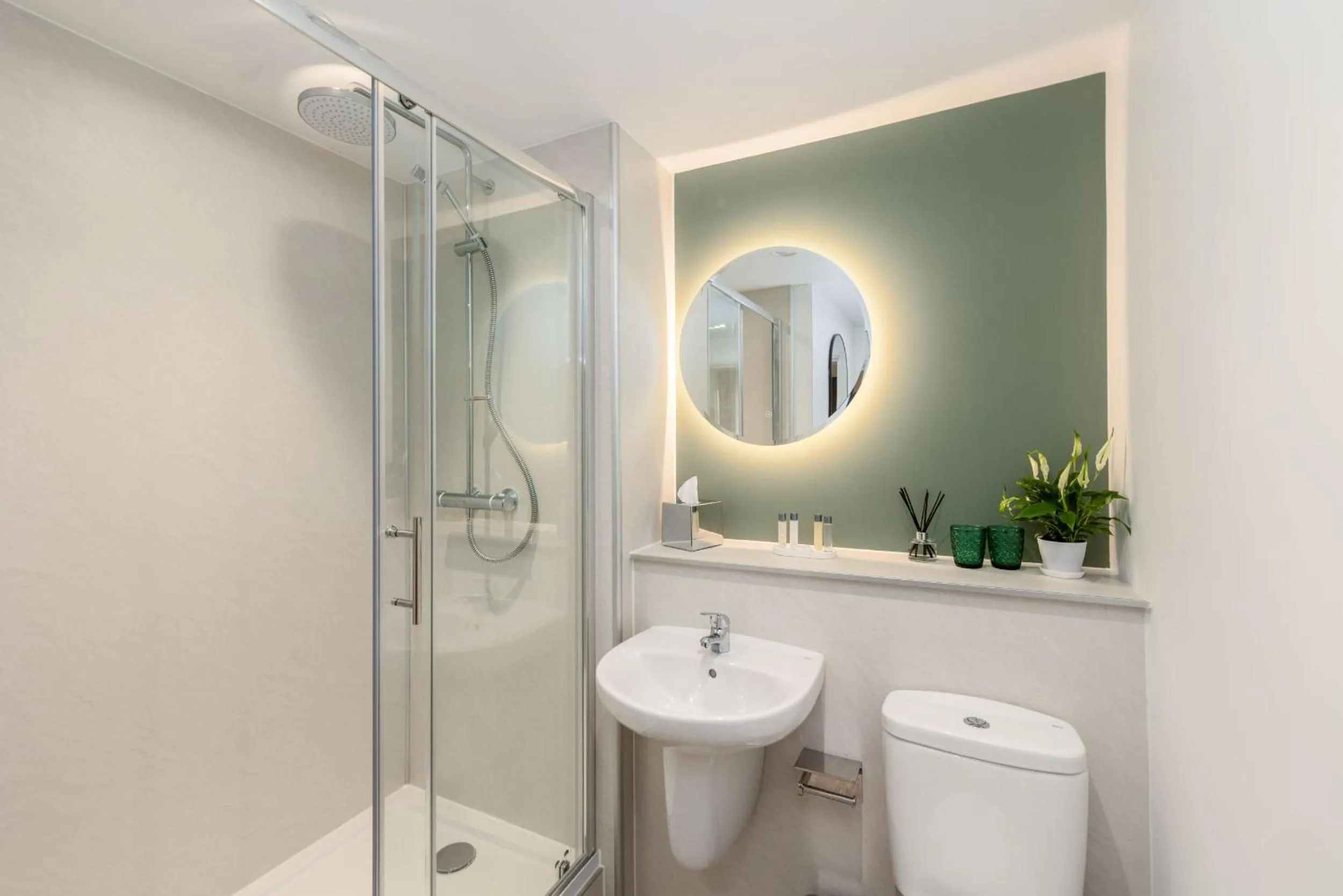 Shower in Sella Park Country House Hotel