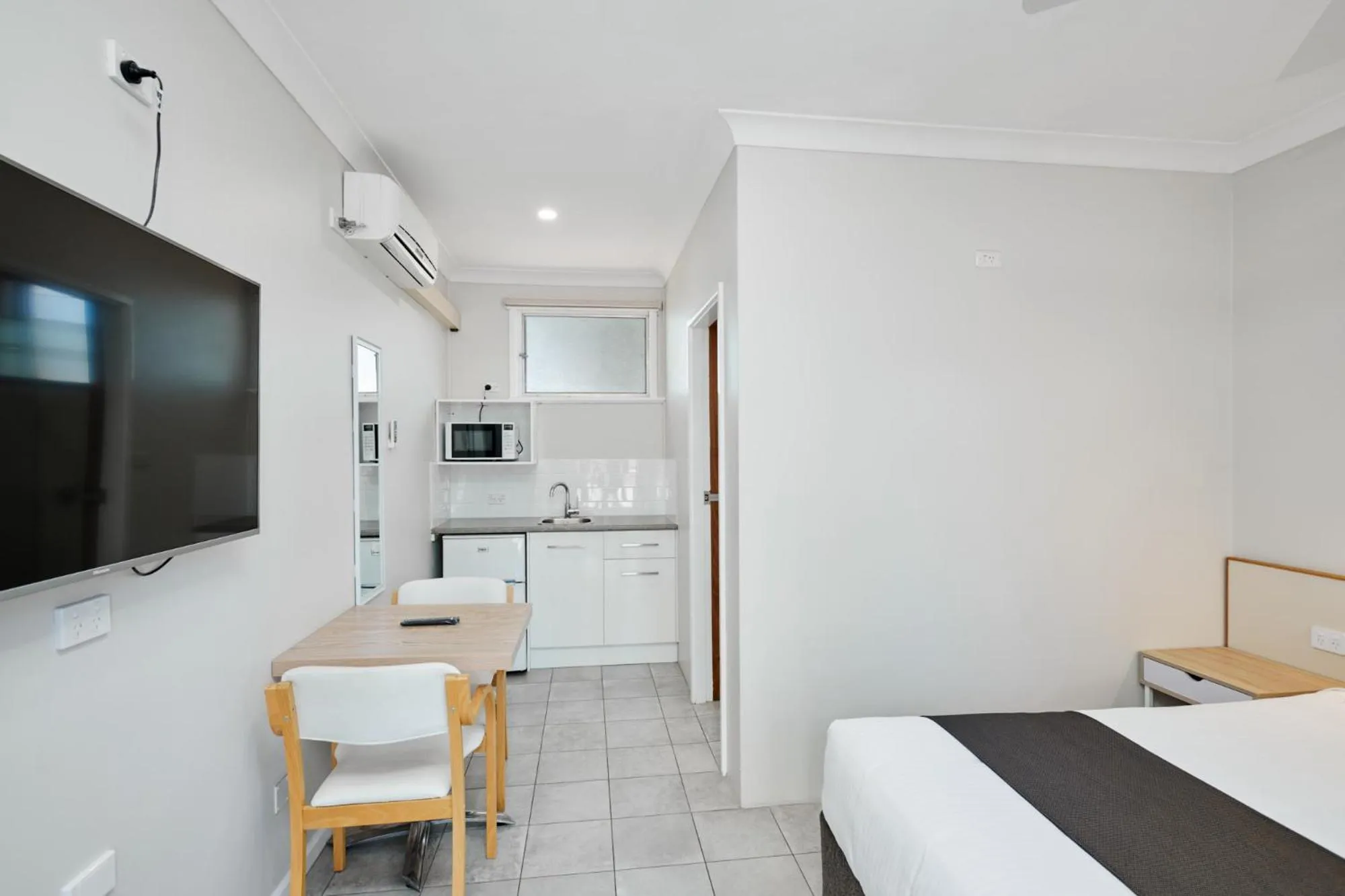 Bed in Wingham Motel