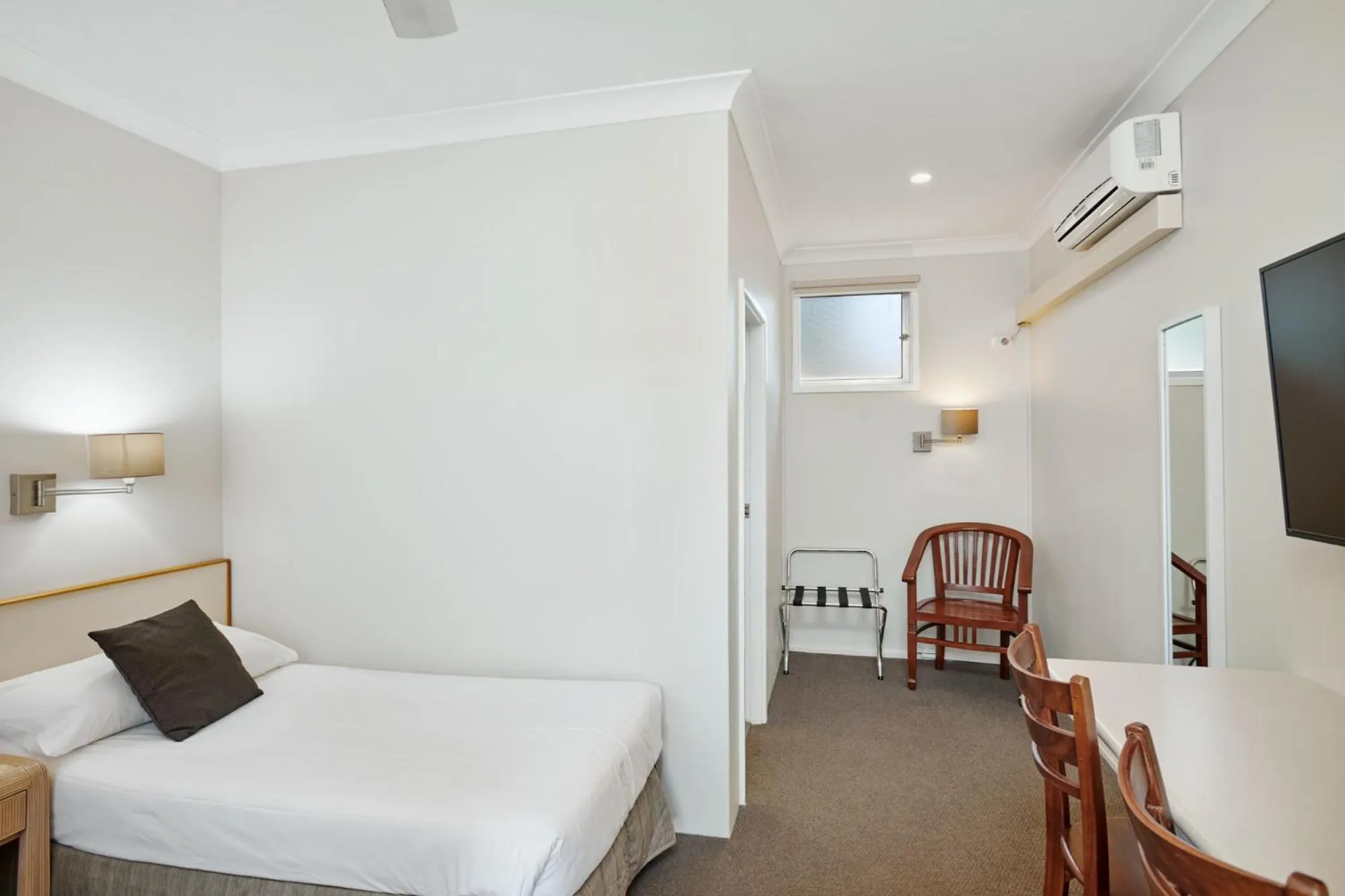 Bed in Wingham Motel