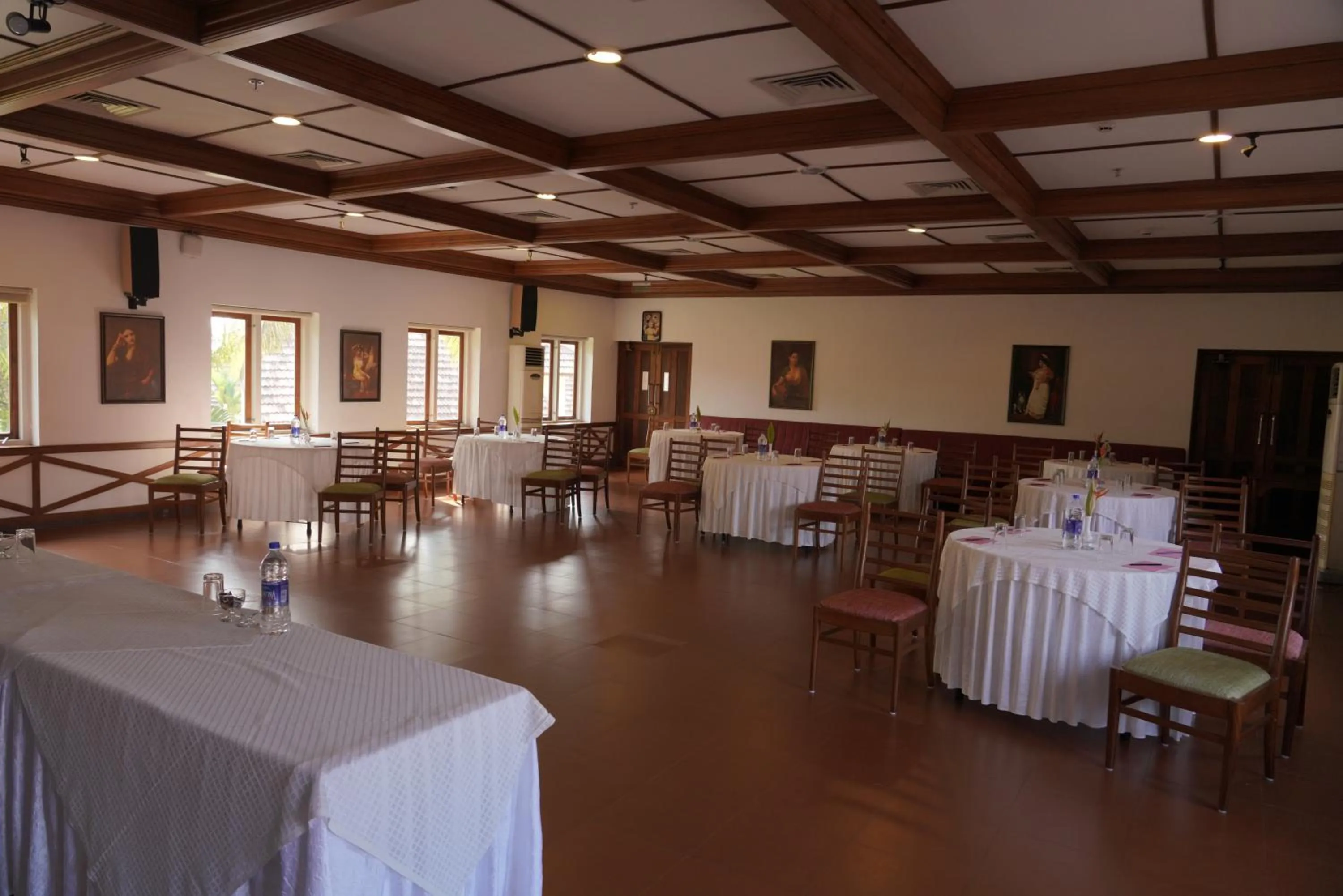 Restaurant/places to eat in Backwater Ripples Kumarakom