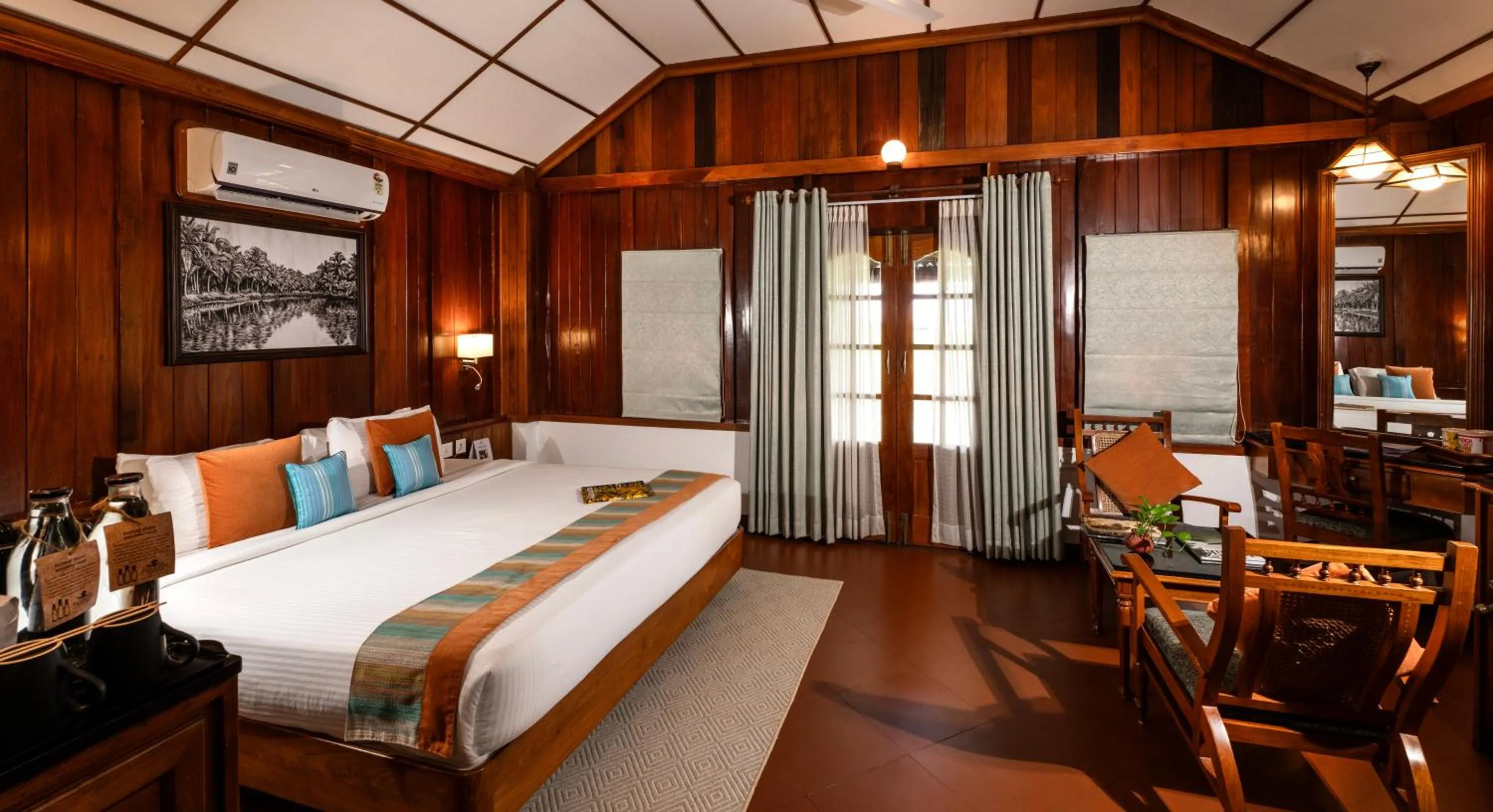 Photo of the whole room, Bed in Backwater Ripples Kumarakom
