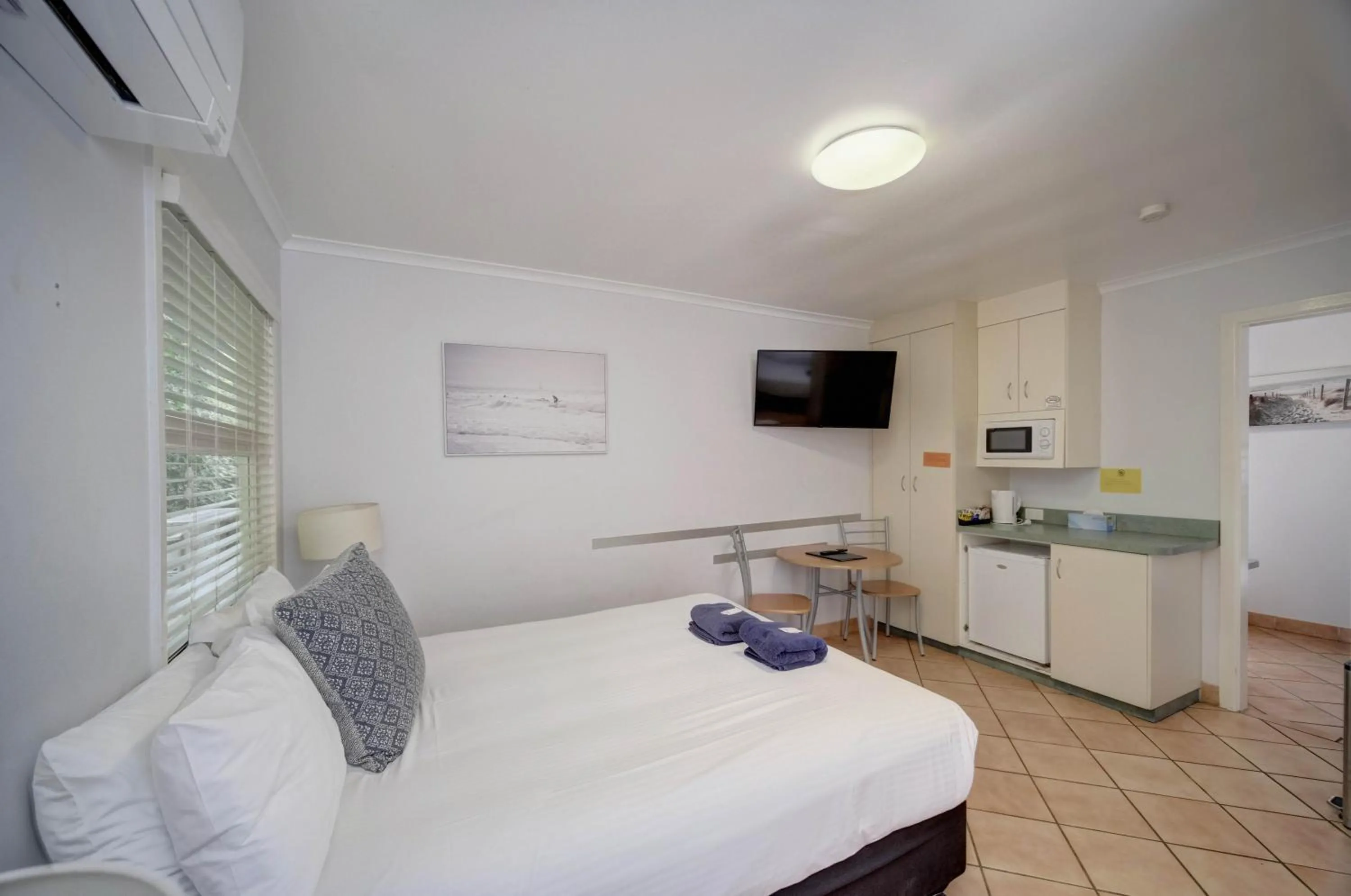 Bed in Bali Hi Motel