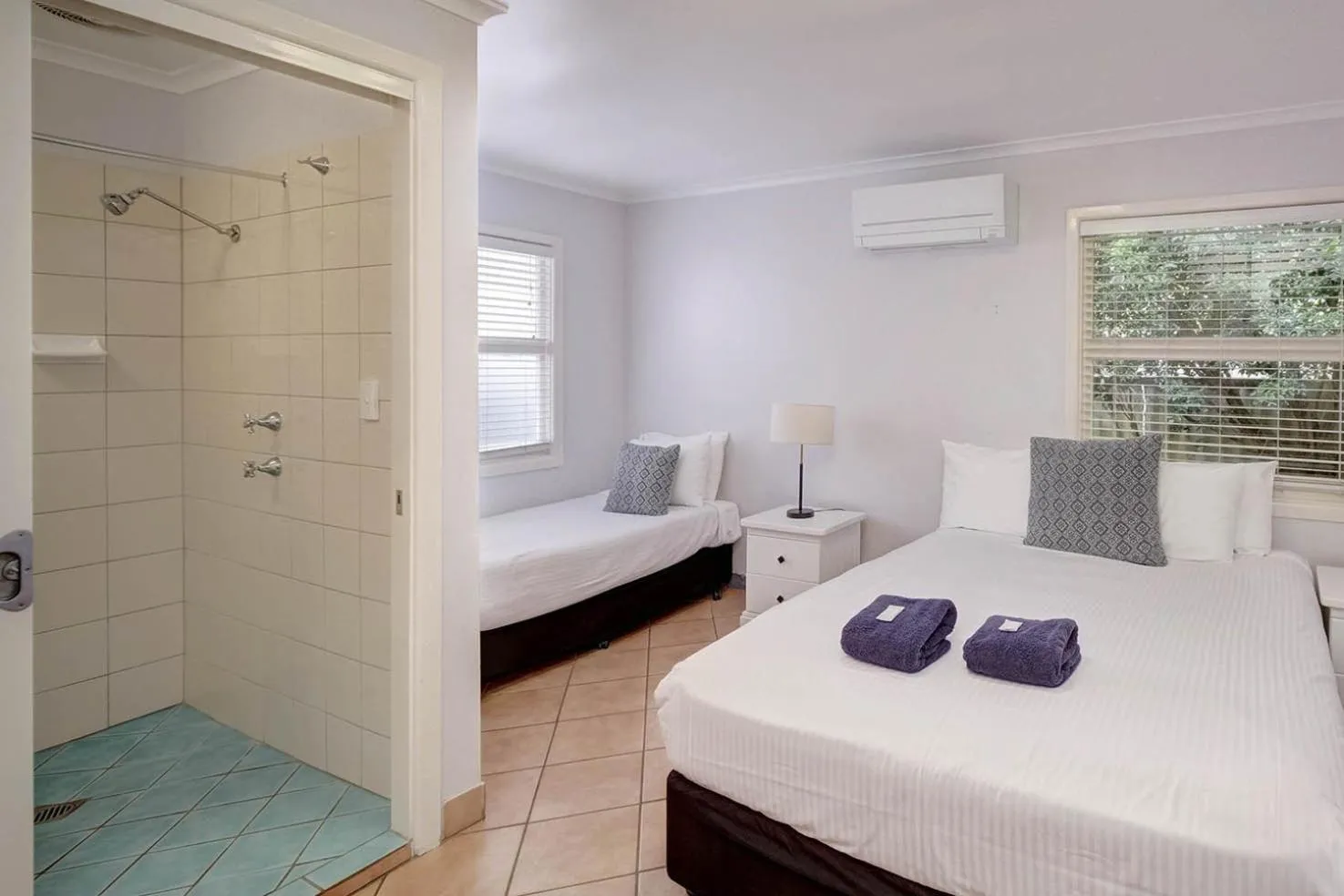 Bed in Bali Hi Motel