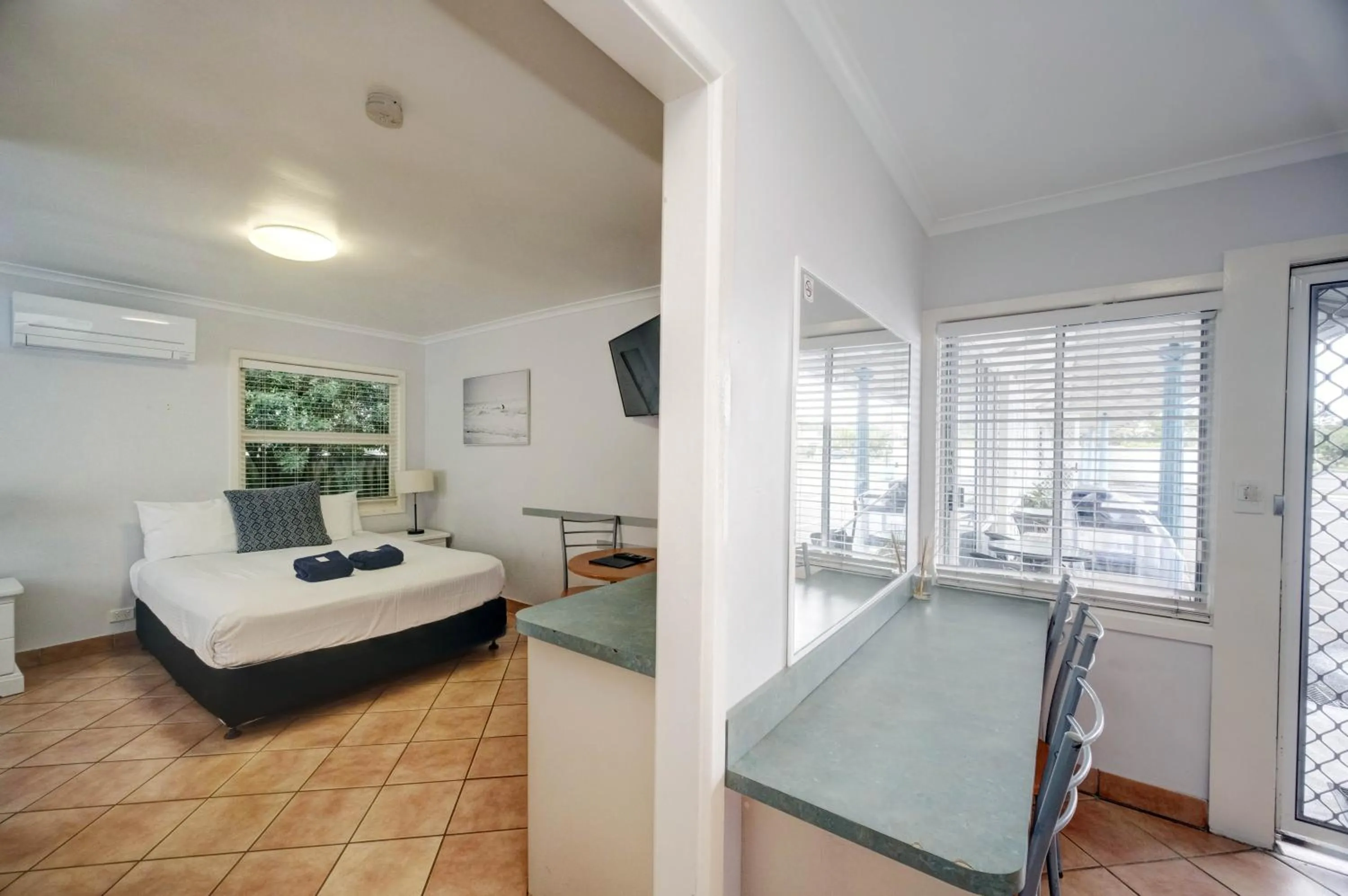 Bed in Bali Hi Motel