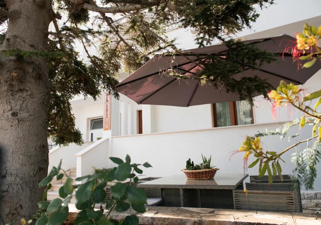 Facade/entrance in B&B Cenzina