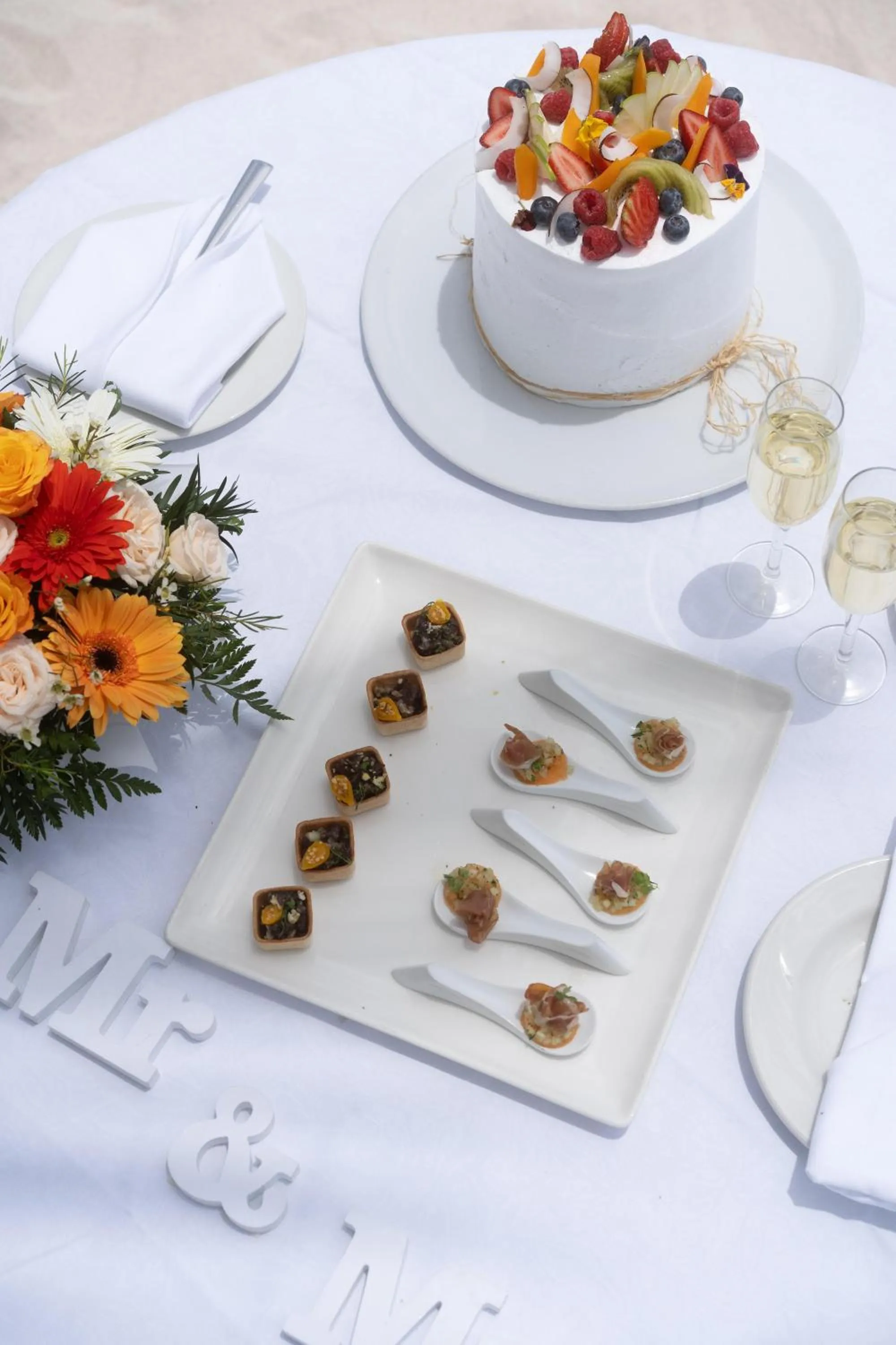 Food and drinks in Dinarobin Beachcomber Golf Resort & Spa