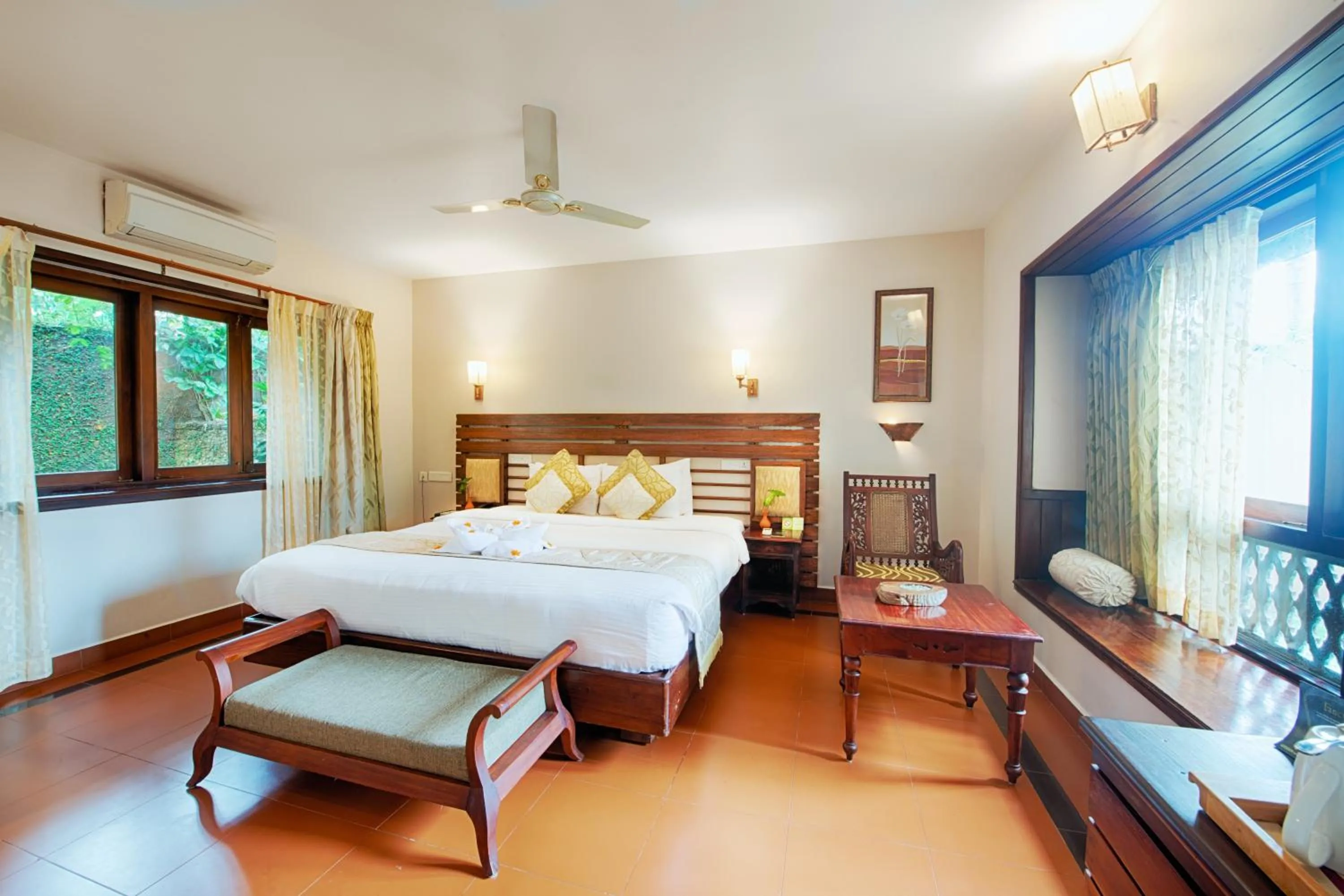 Bedroom, Bed in Greenwoods Resort, Thekkady