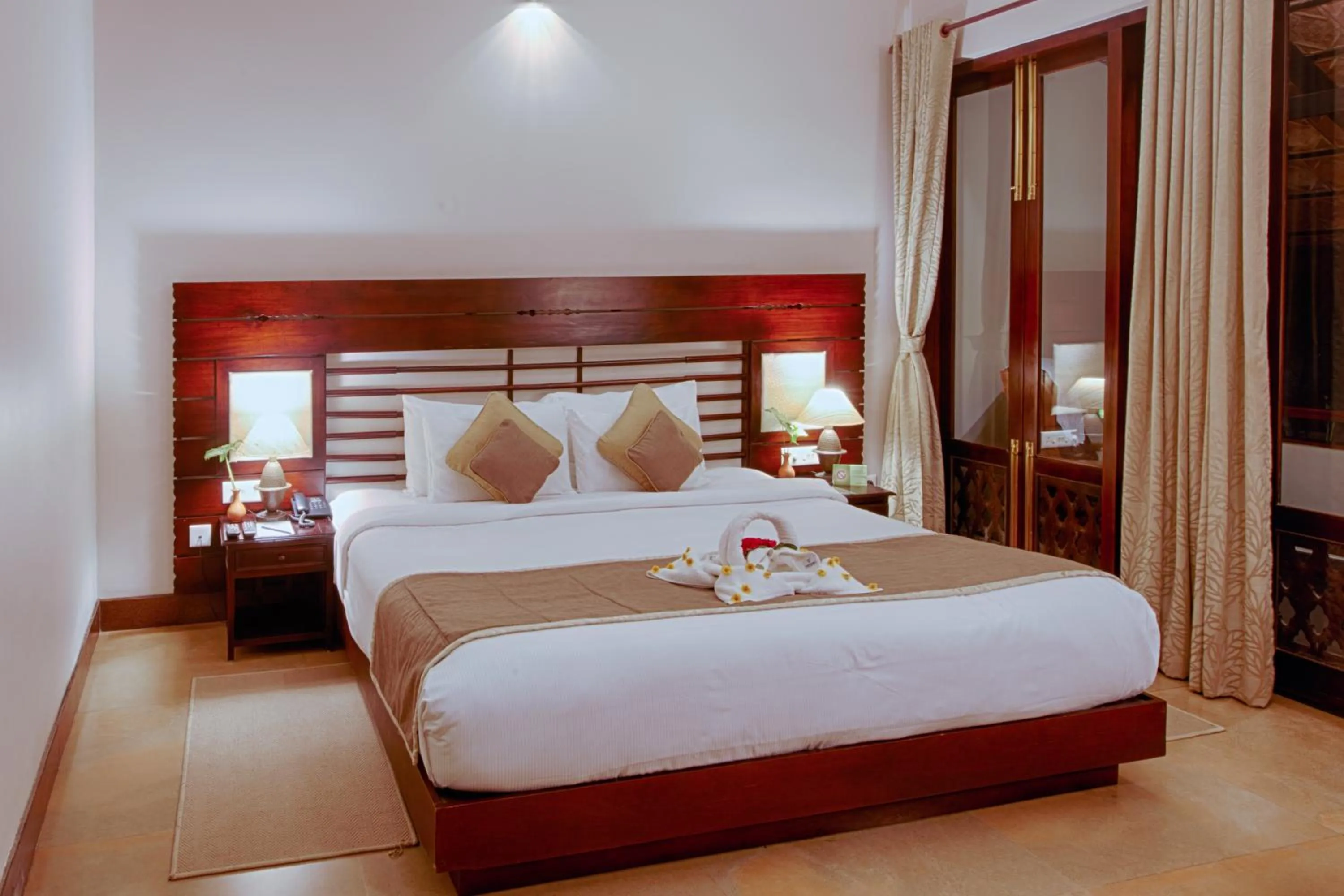 Bed in Greenwoods Resort, Thekkady