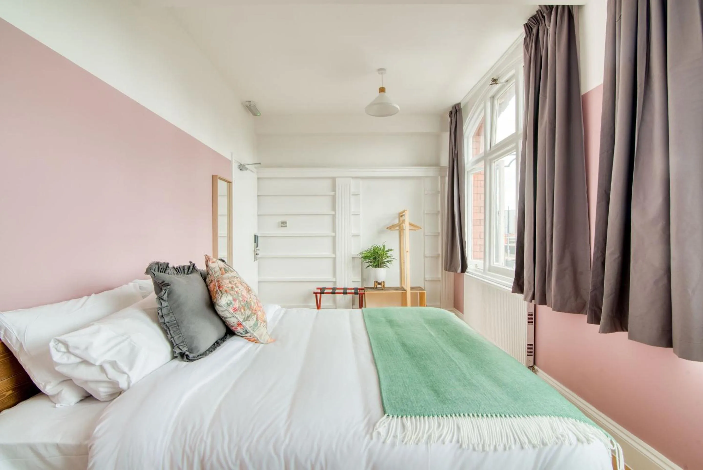 Bed in Malacuna Birmingham