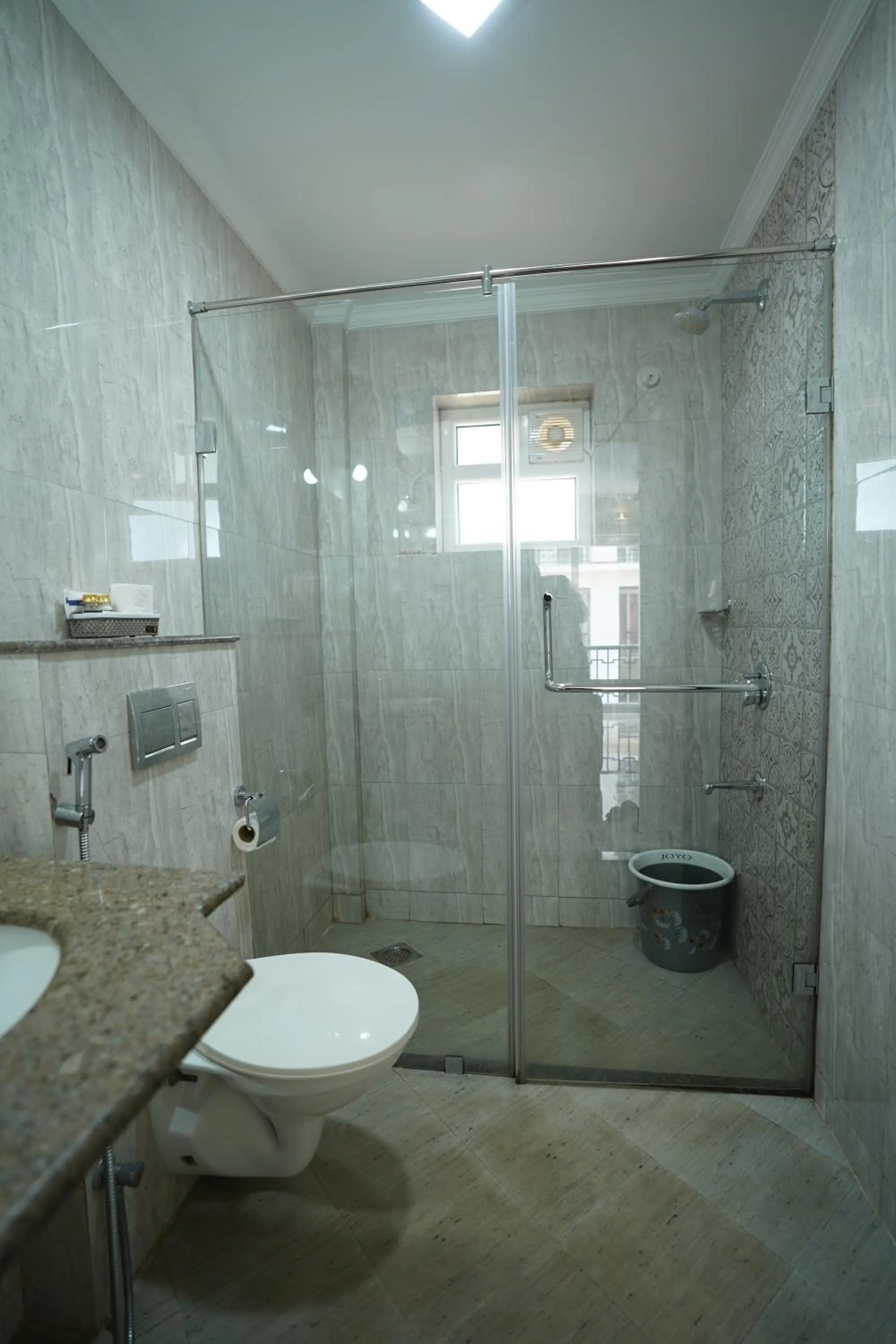 Bathroom in Bellagio Rezidencia 1 BHK Service Apartments