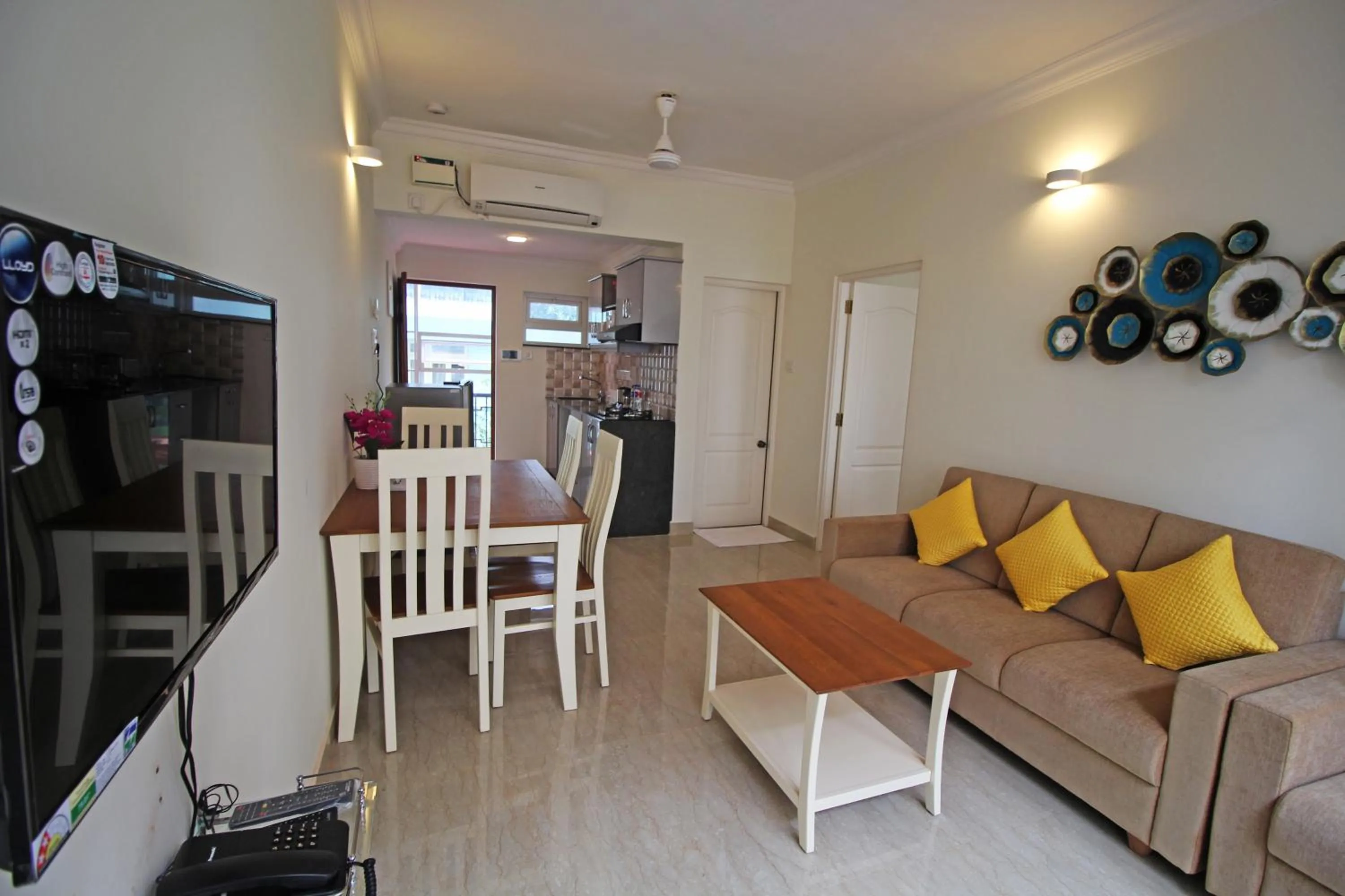 TV and multimedia in Bellagio Rezidencia 1 BHK Service Apartments