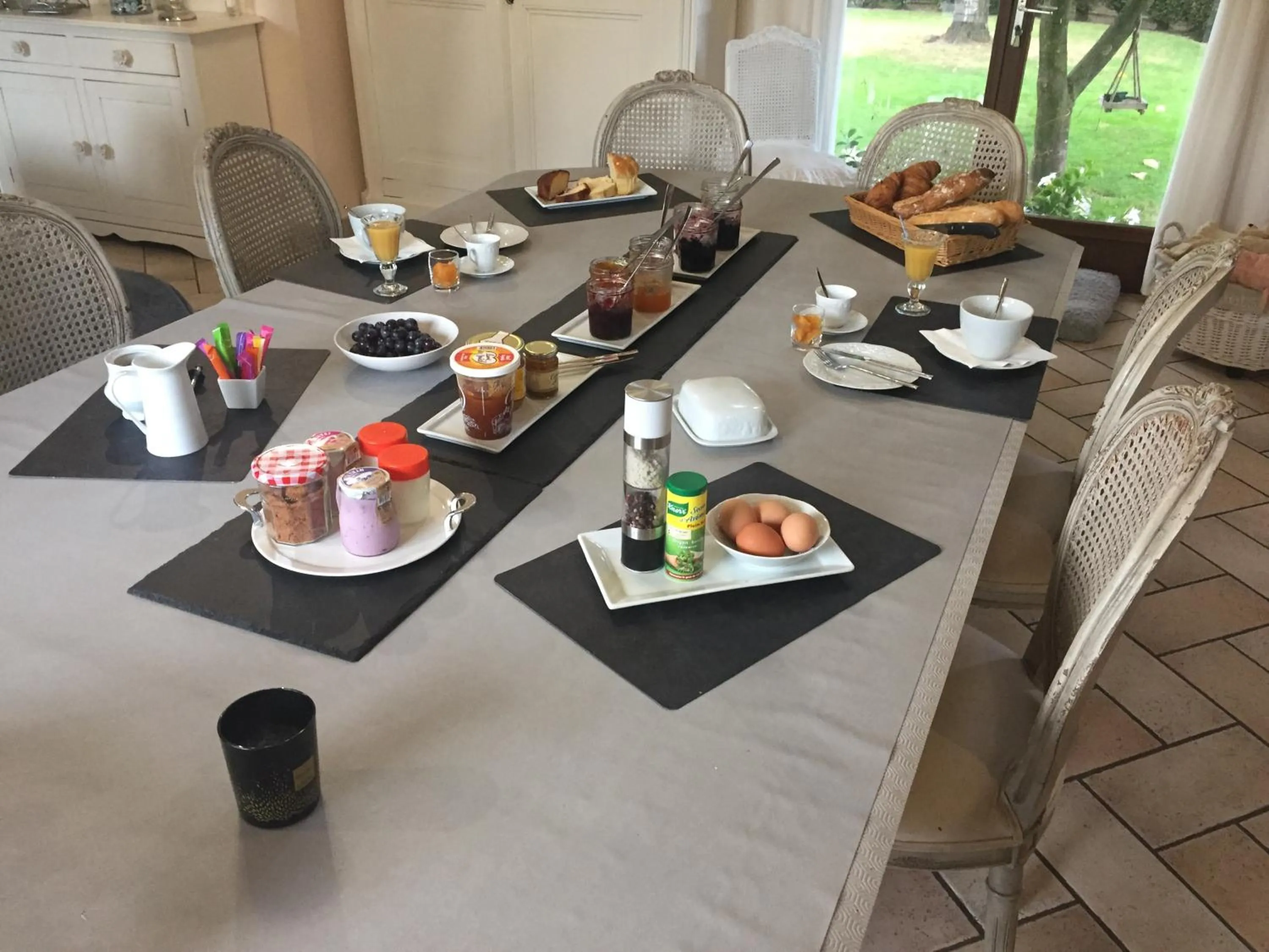 Continental breakfast in Les Chambres de Paule