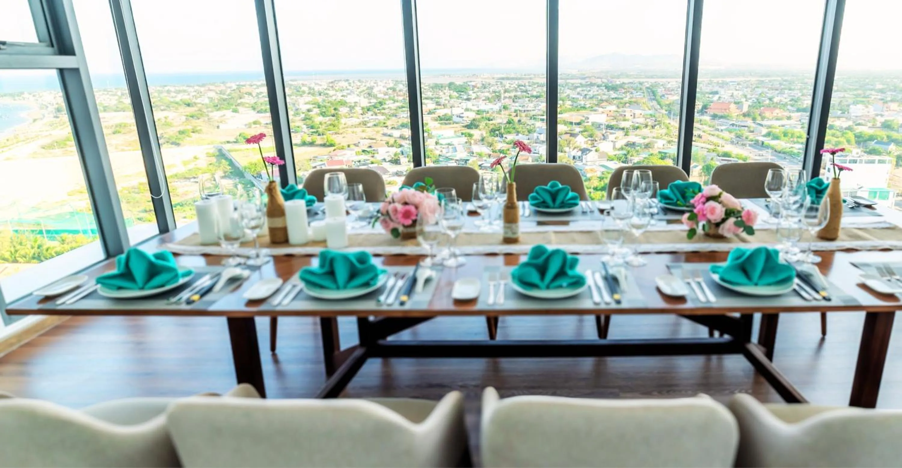 Restaurant/places to eat in Long Thuan Hotel & Resort