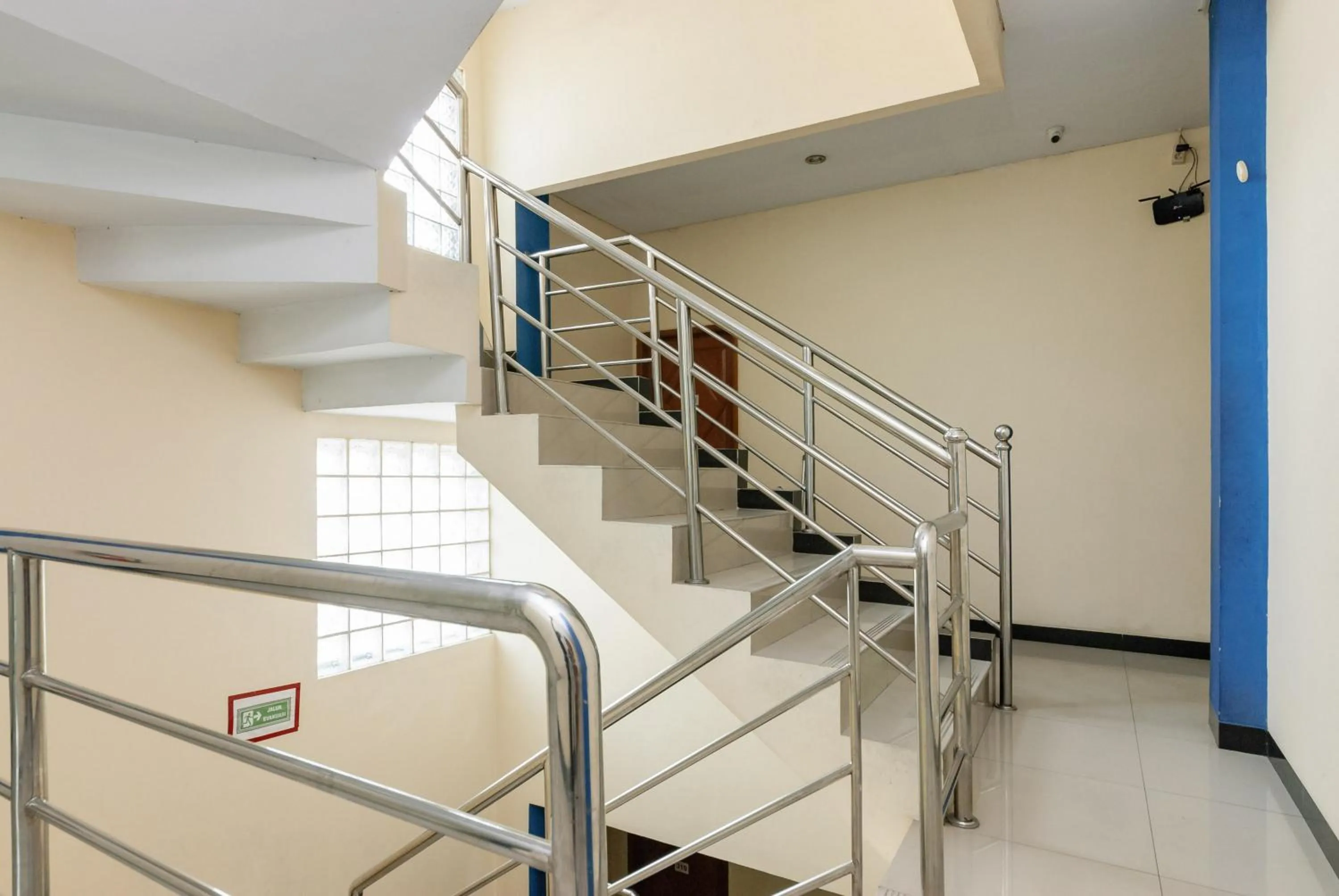 Property building in RedDoorz Plus @ Jalan Pemuda Jakarta