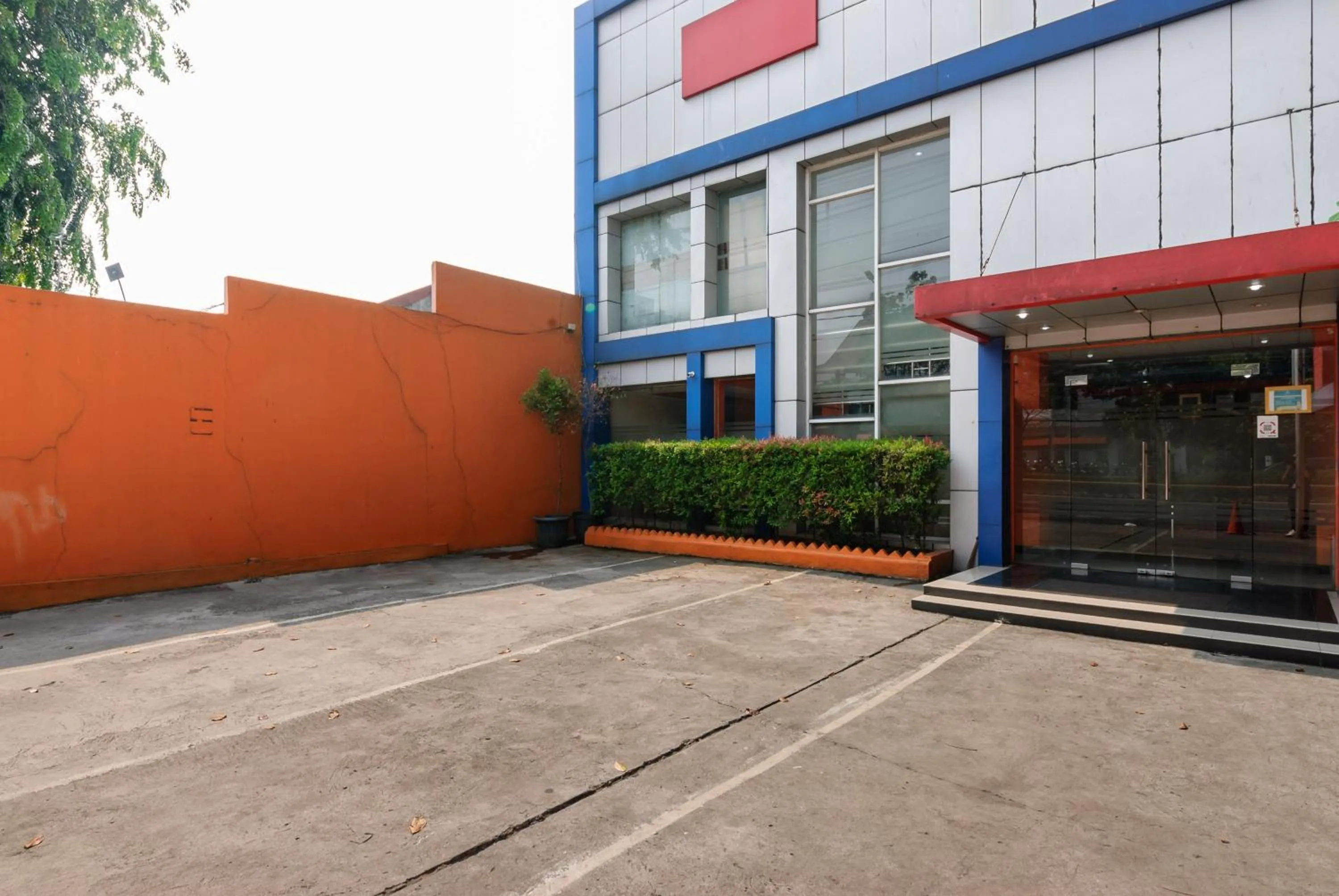 Facade/entrance in RedDoorz Plus @ Jalan Pemuda Jakarta