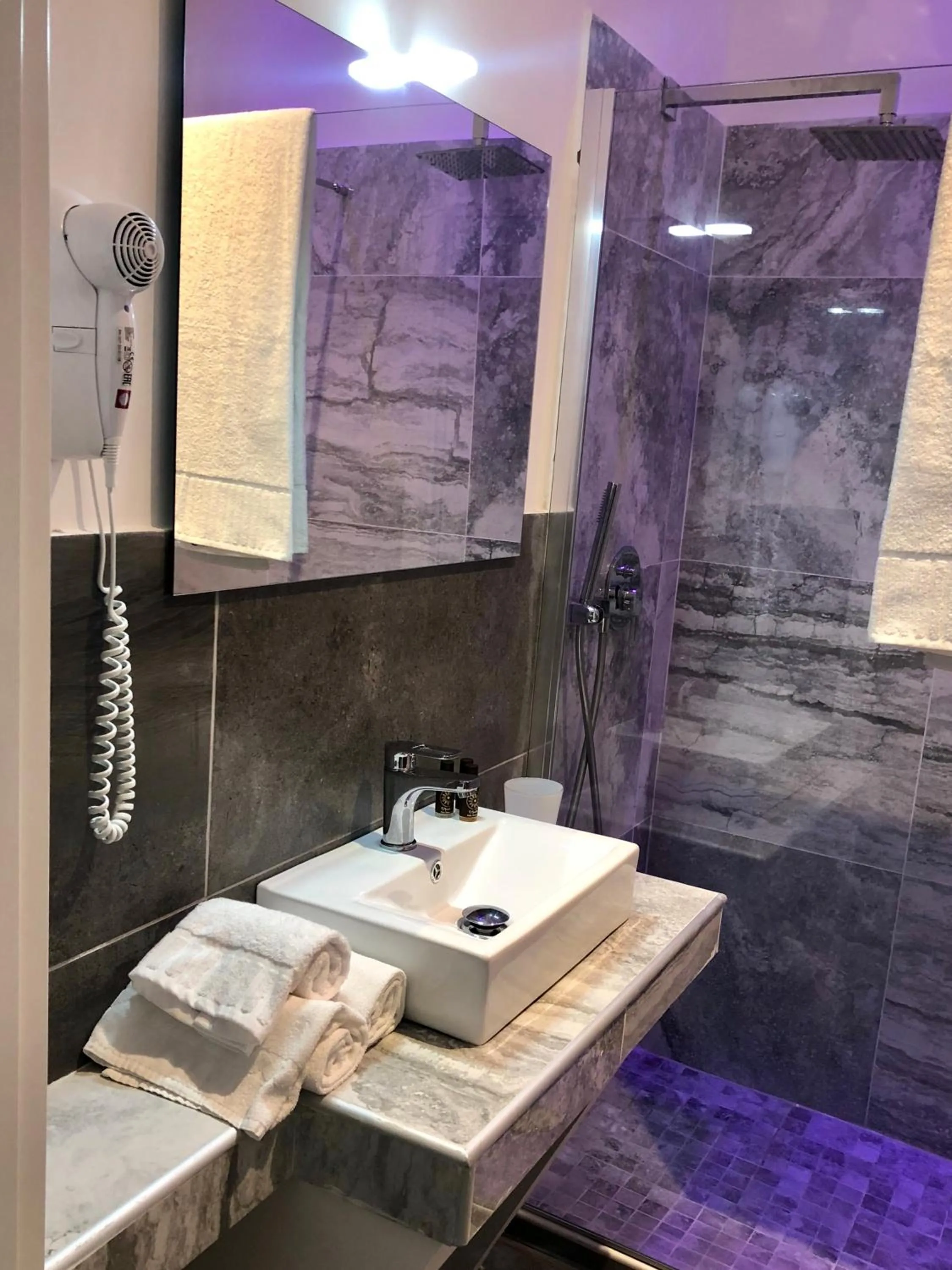 Bathroom in Art Atelier Borgo