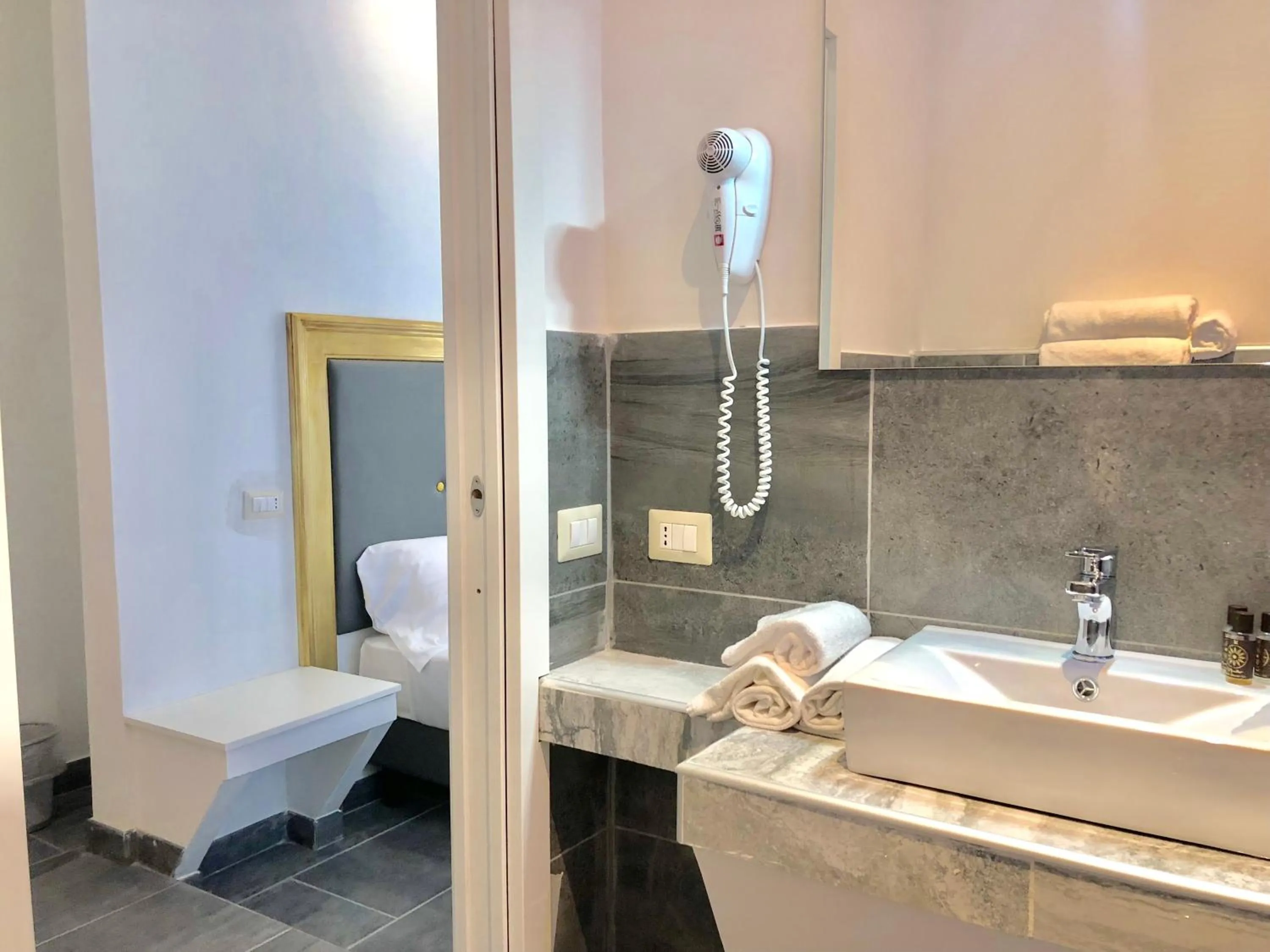 Bathroom in Art Atelier Borgo