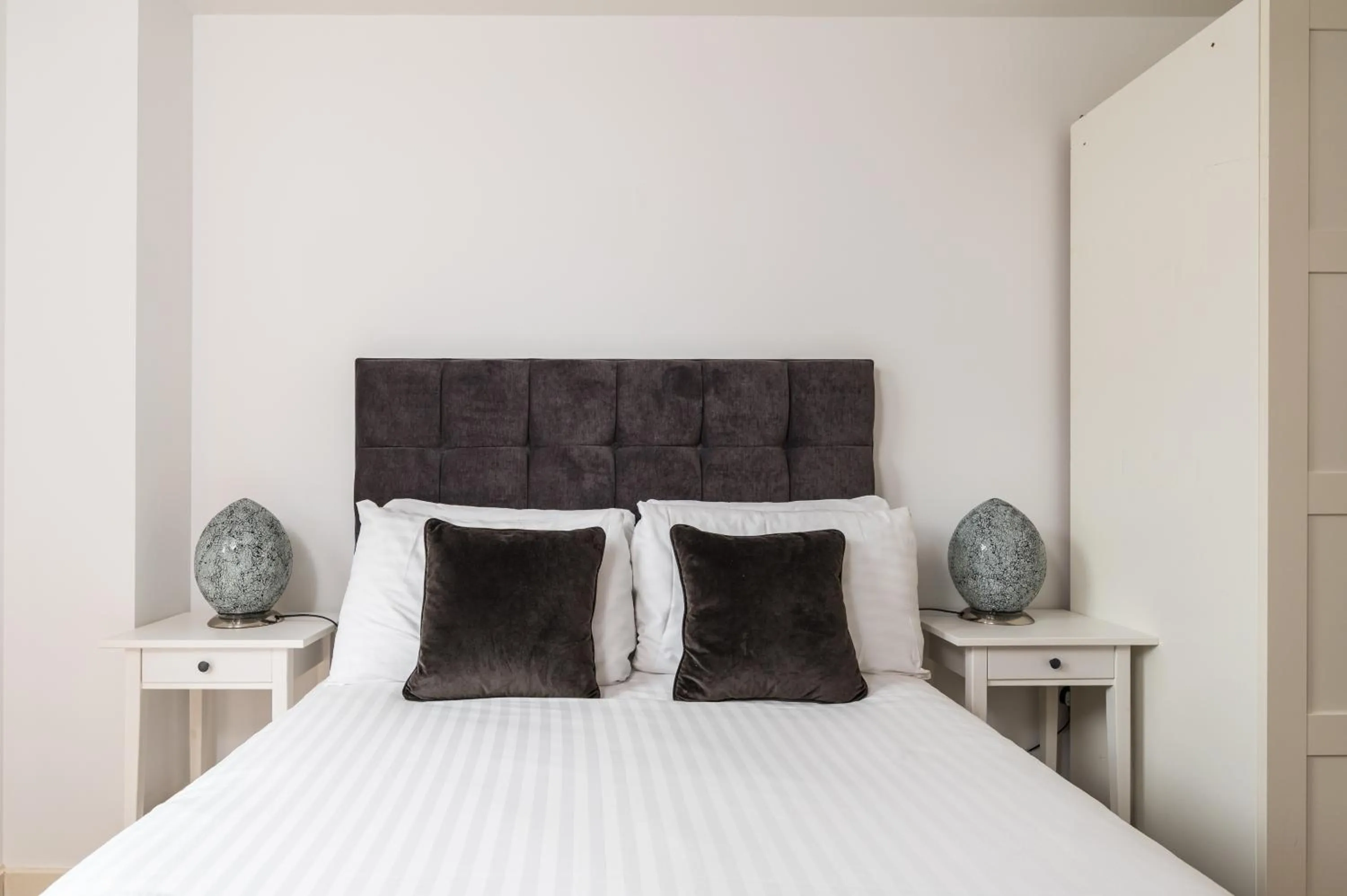 Bed in City Stay Apartments - Vizion