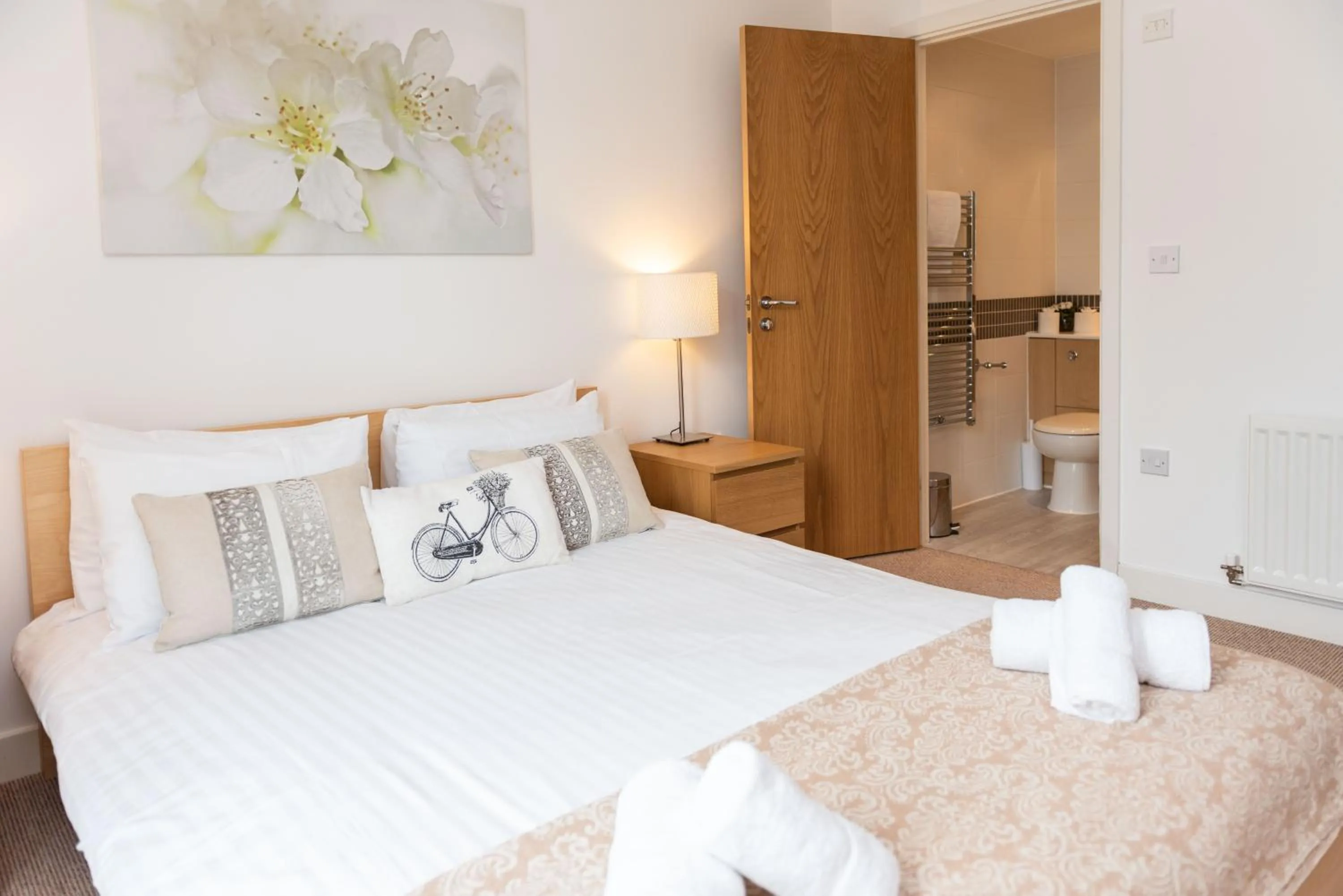 Bed in City Stay Apartments - Vizion