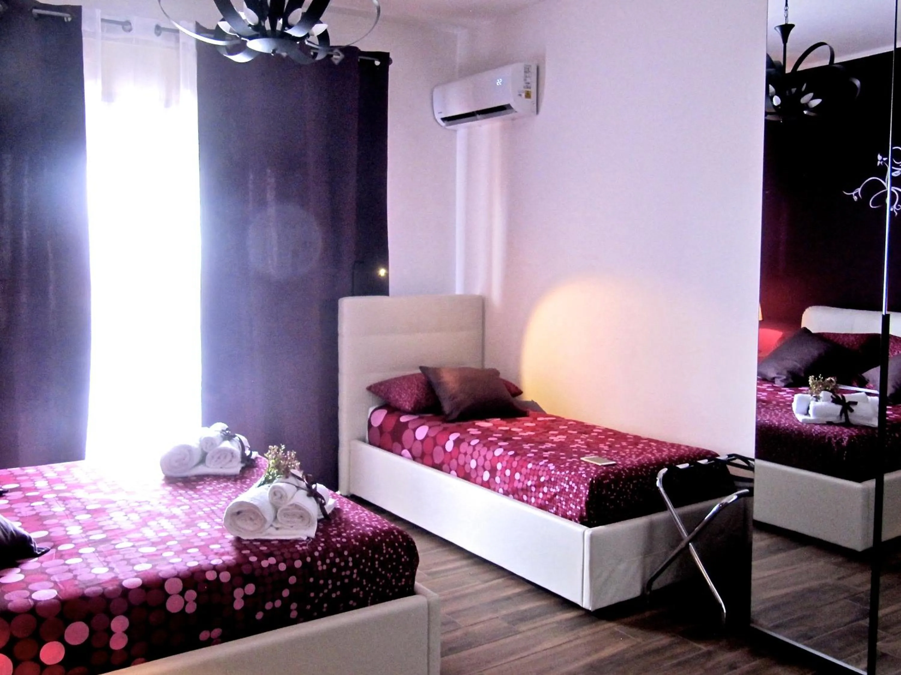 Photo of the whole room in Symposium Bed&Breakfast