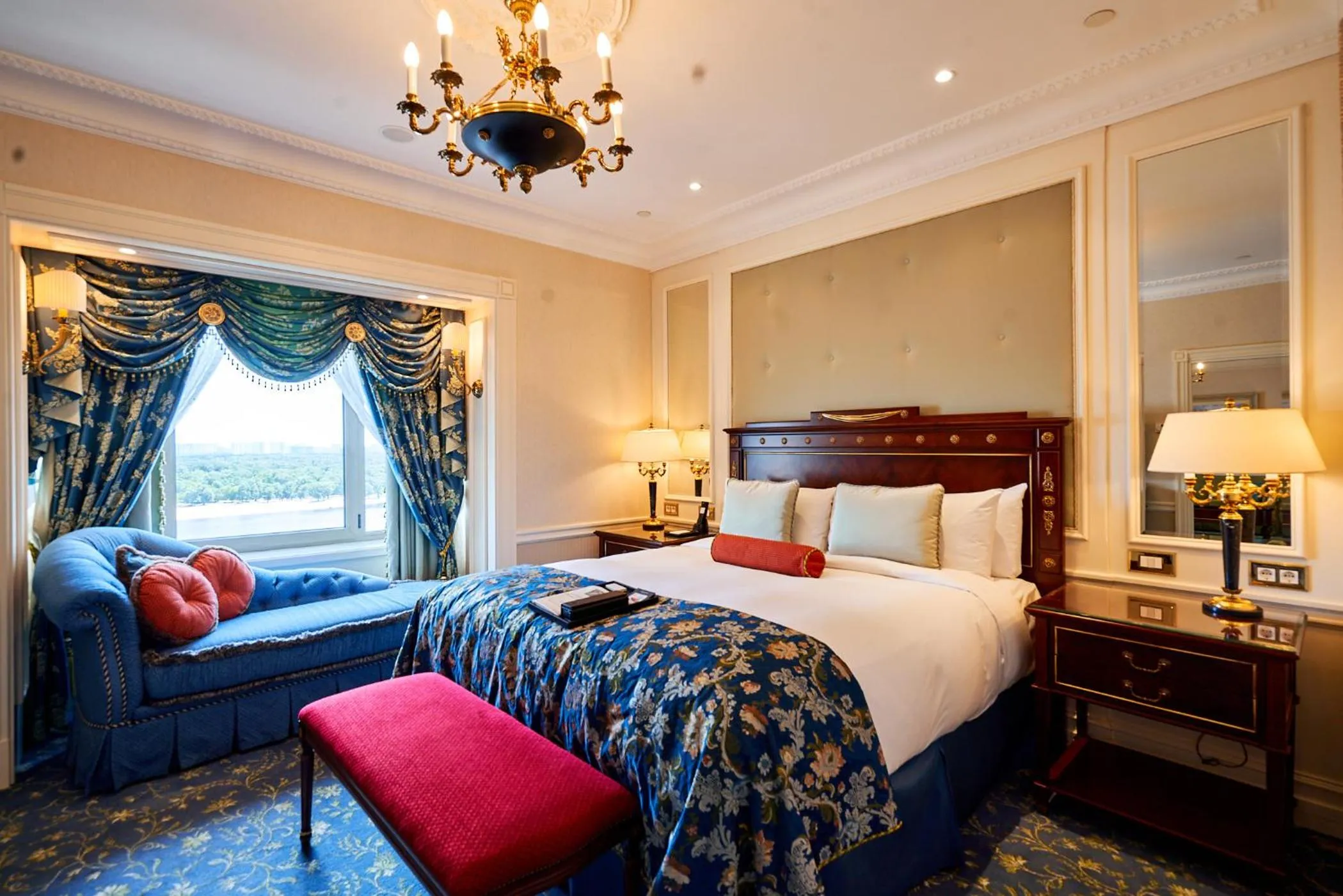 Bed in Fairmont Grand Hotel Kyiv