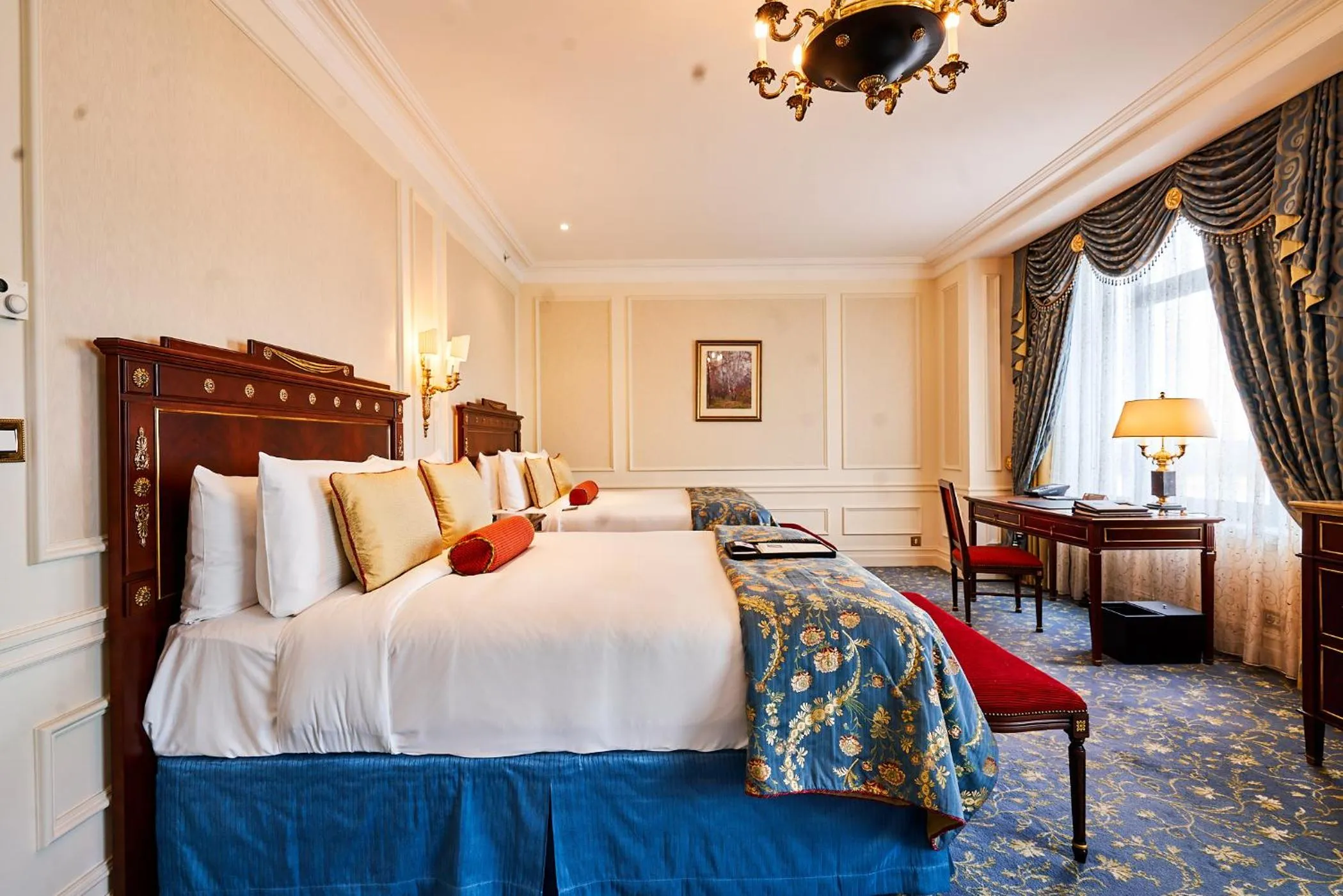 Bed in Fairmont Grand Hotel Kyiv